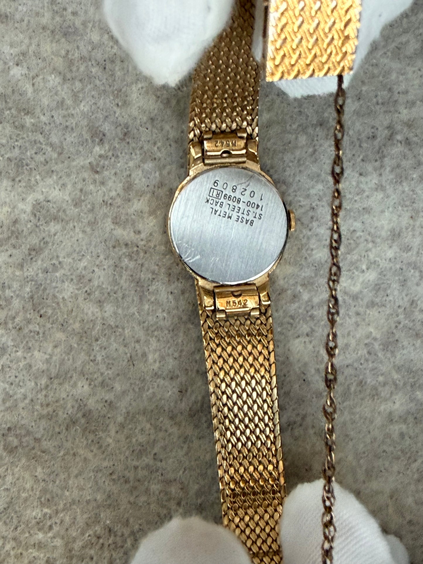 Seiko Quartz 1100-809B – Gold-Tone Mesh Dress Watch (Japan, October 1981)