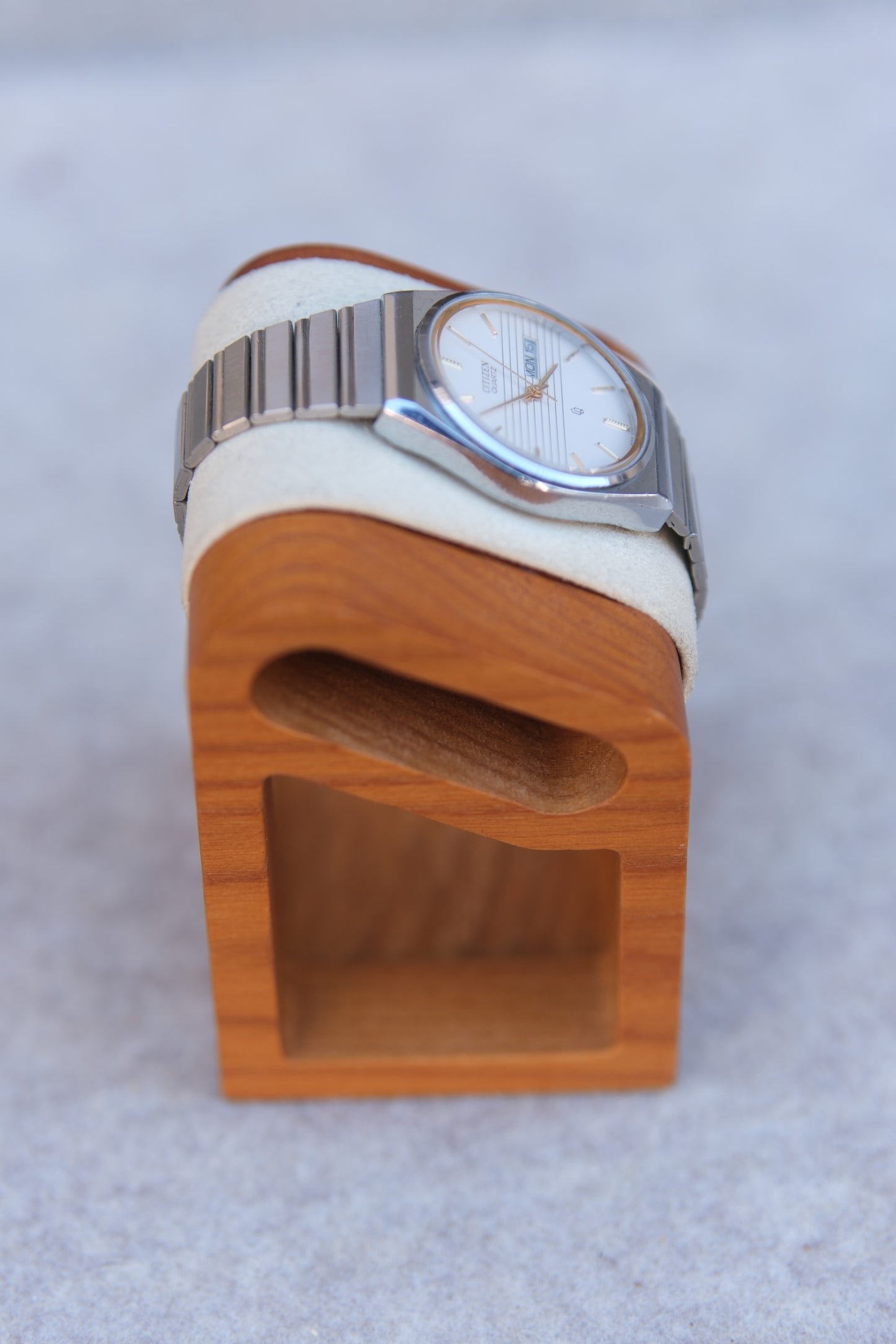 Vintage Circa 1980 Citizen Quartz Two-Tone Watch | White Pinstripe Dial | Gold Bezel | Day/Date Window | Silver Bracelet