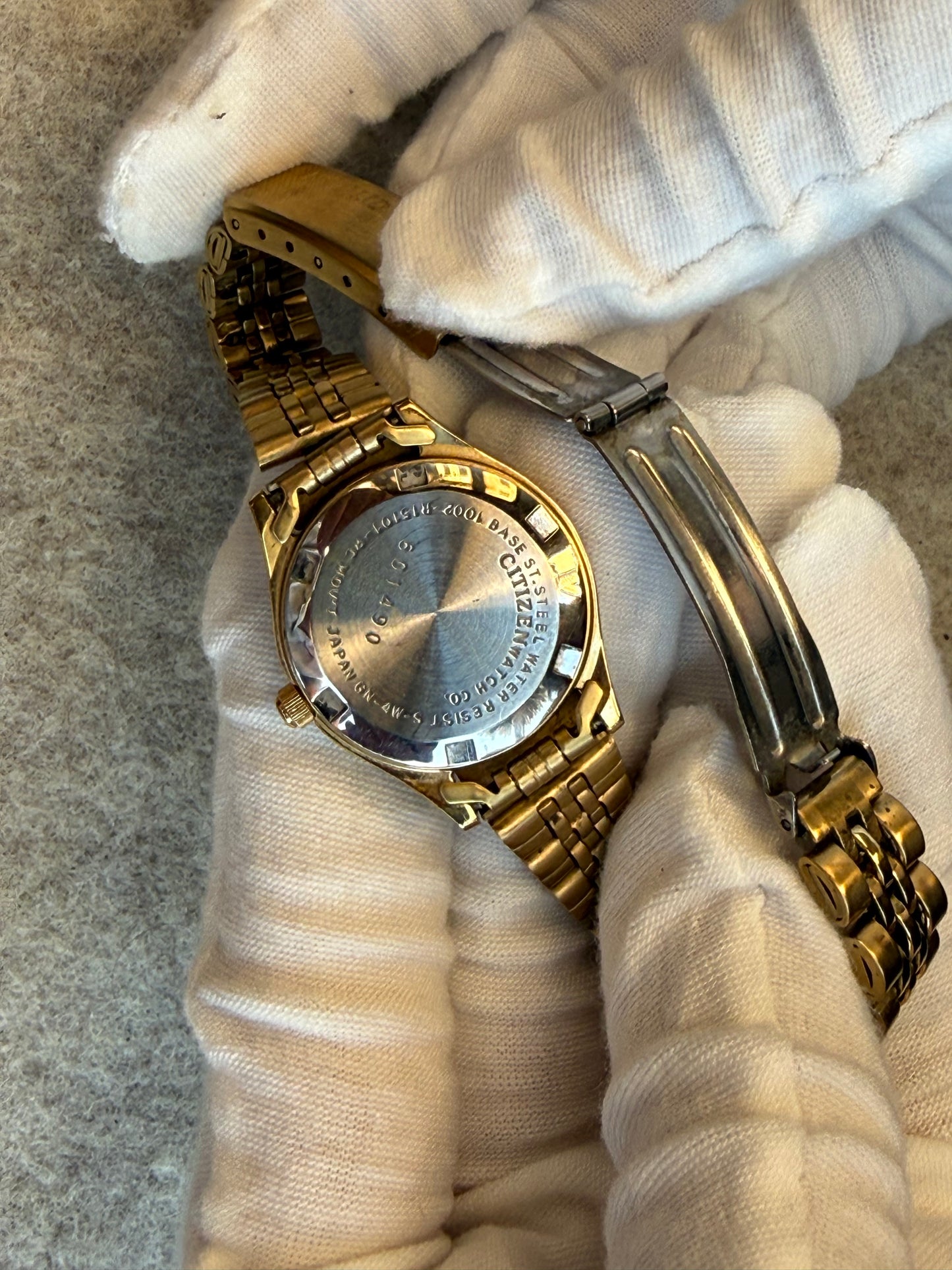 Citizen Quartz 1002-R15017 – Gold-Tone Day-Date with Mother-of-Pearl Dial (June 1986)