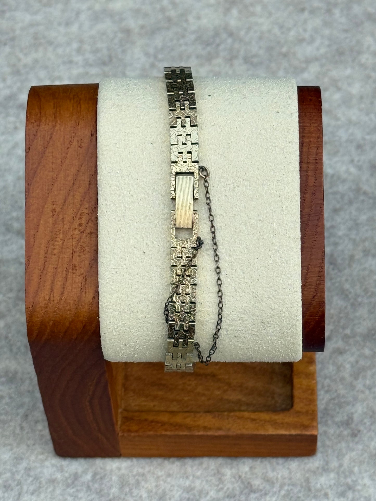 Seiko Ladies’ Oval Dress Watch (June 1976)