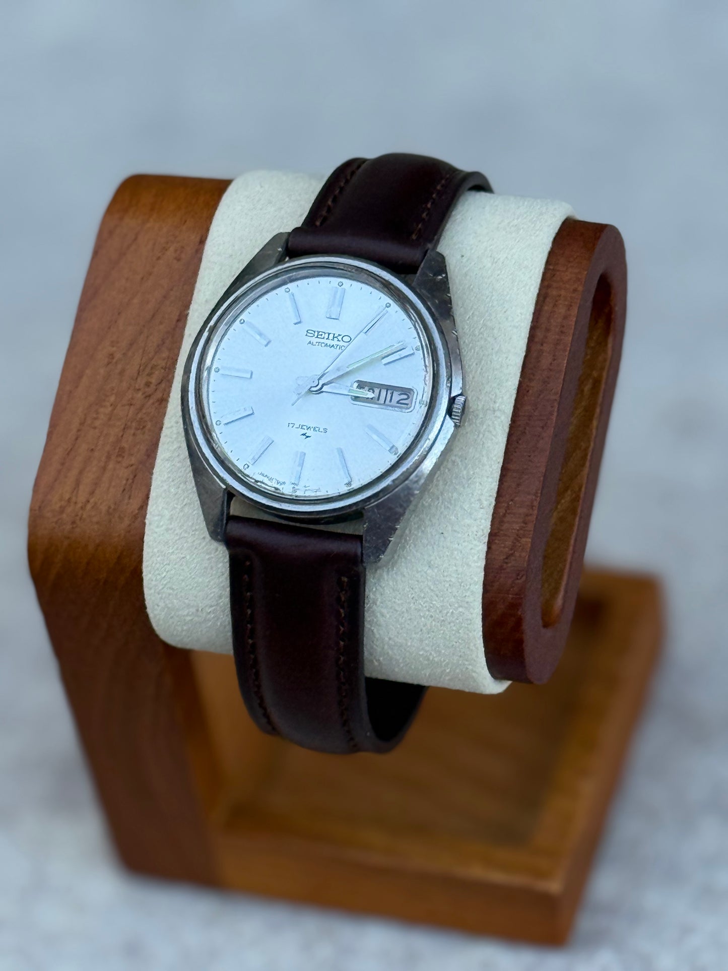Seiko Automatic 7006-8007 – Silver Sunburst Day-Date (February 1971)