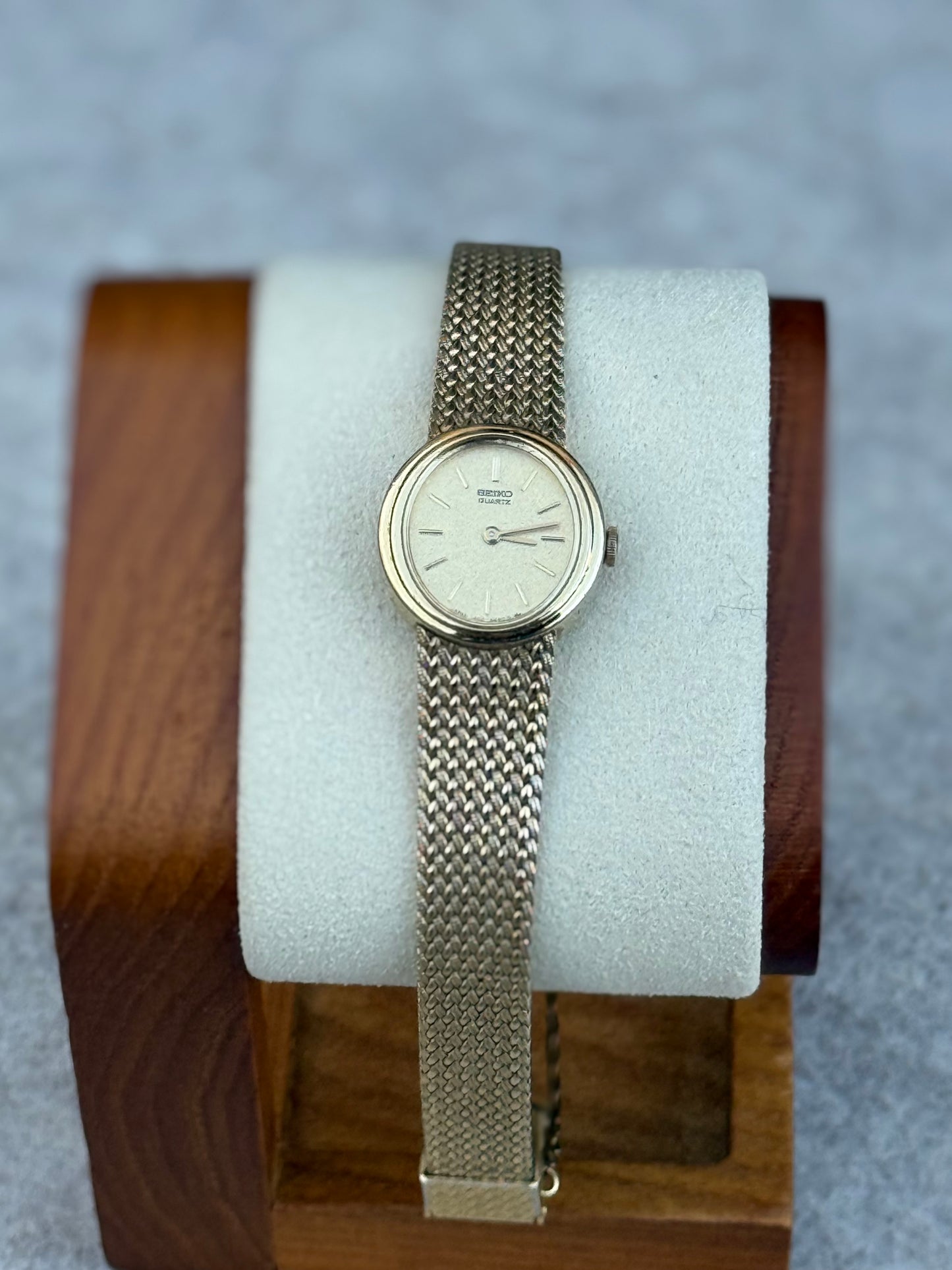 Seiko Quartz 1100-809B – Gold-Tone Mesh Dress Watch (Japan, October 1981)