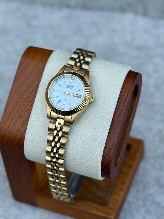 Citizen Quartz 1002-R15017 – Gold-Tone Day-Date with Mother-of-Pearl Dial (June 1986)