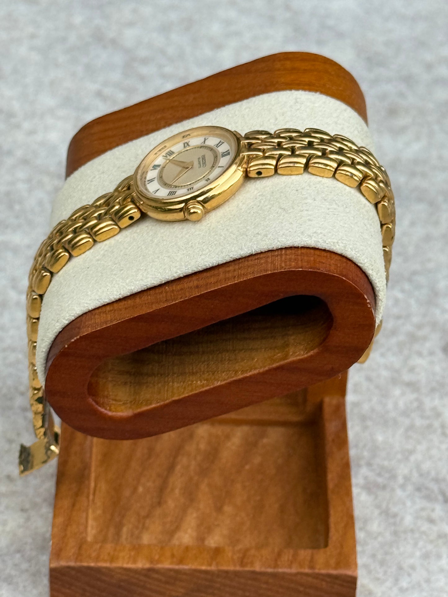 Seiko Quartz Roman Dial Gold-Tone Watch (May 1992)