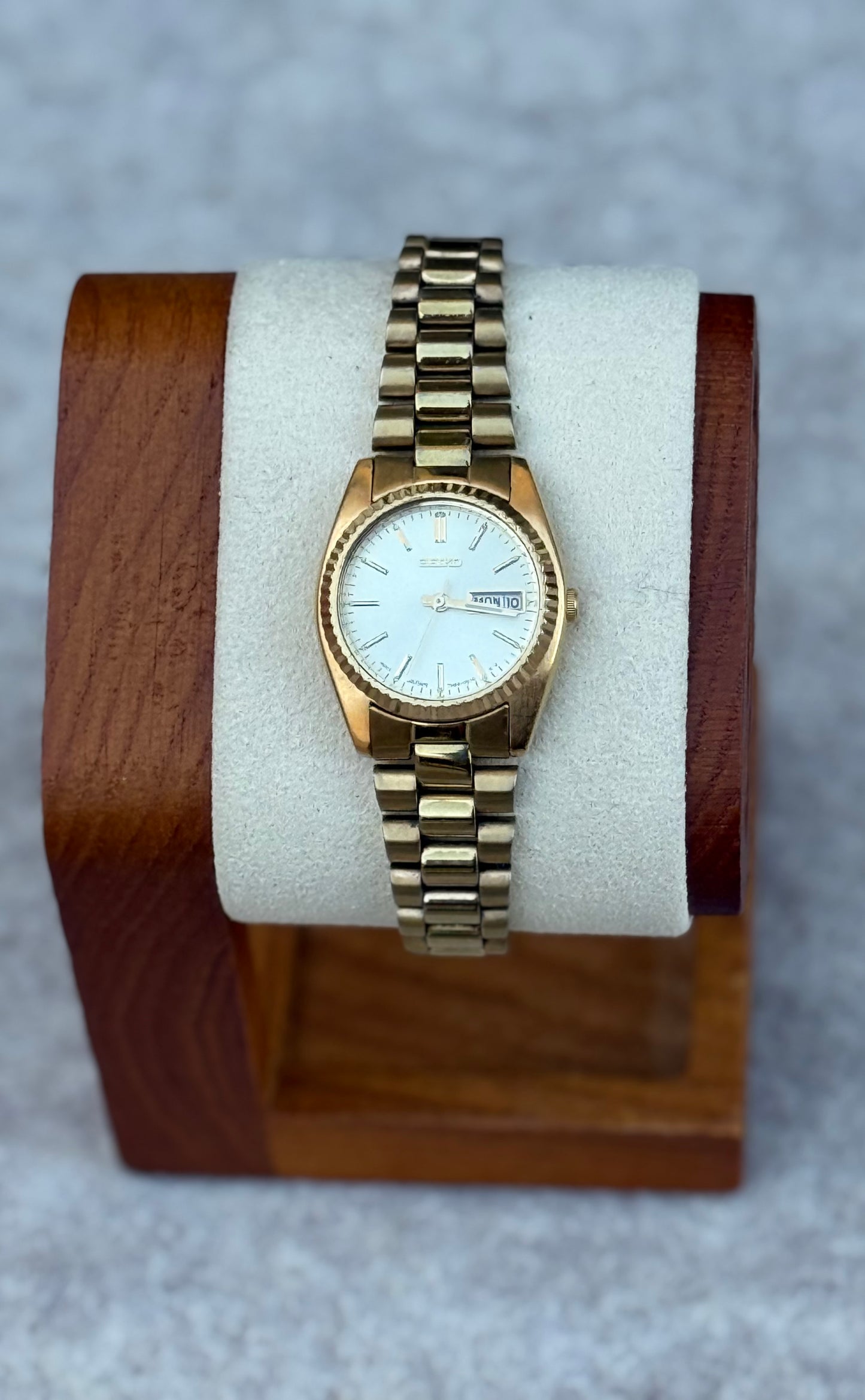 1990 Seiko Gold-Tone Quartz Day-Date Watch (7N83-8020, Aug 1990)