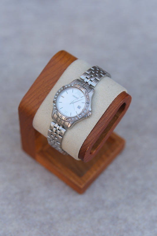 Circa 1990s Seiko Ladies Quartz Dress Watch | Crystal-Set Bezel | White Dial | Stainless Steel | 29mm