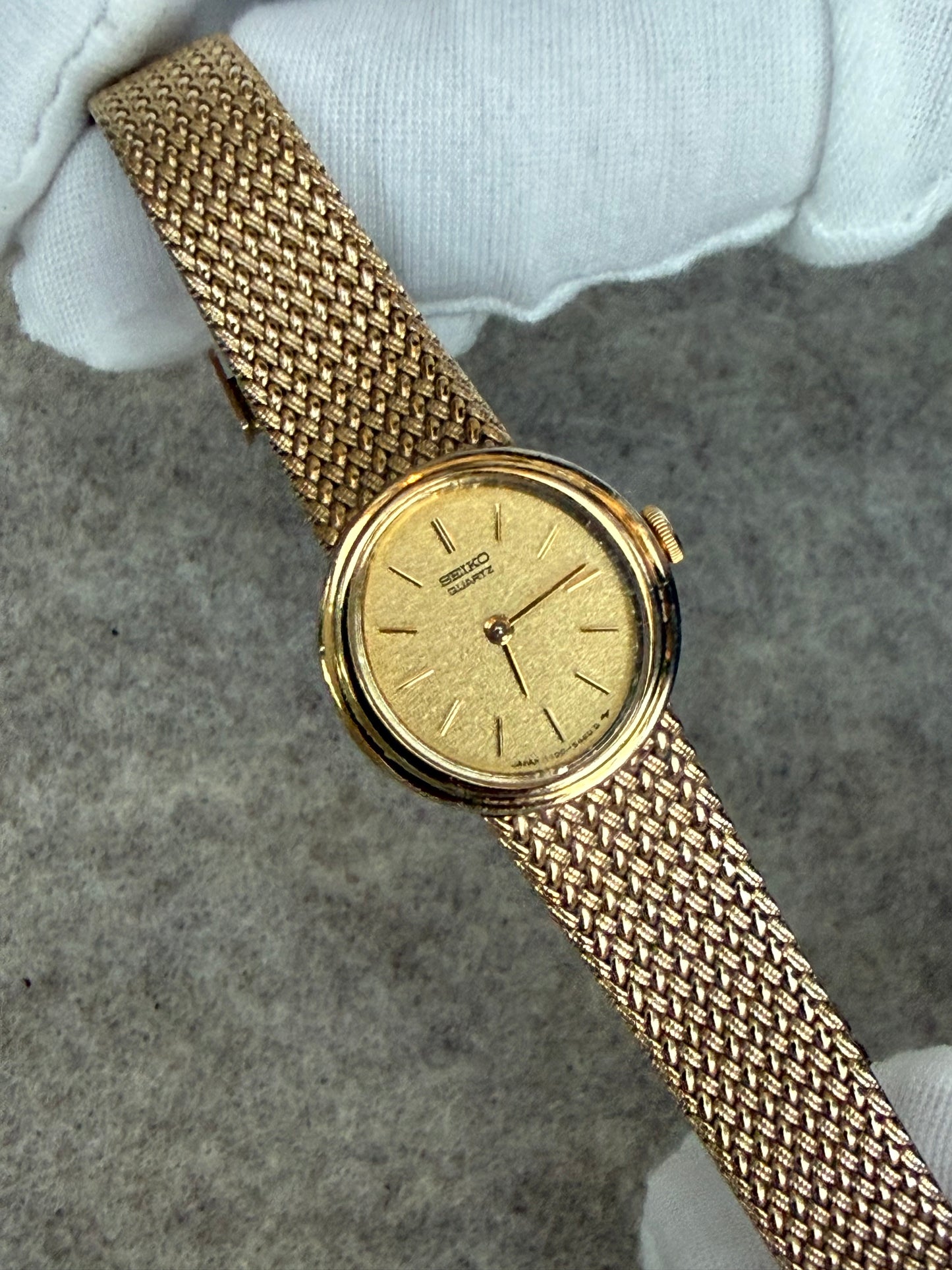 Seiko Quartz 1100-809B – Gold-Tone Mesh Dress Watch (Japan, October 1981)