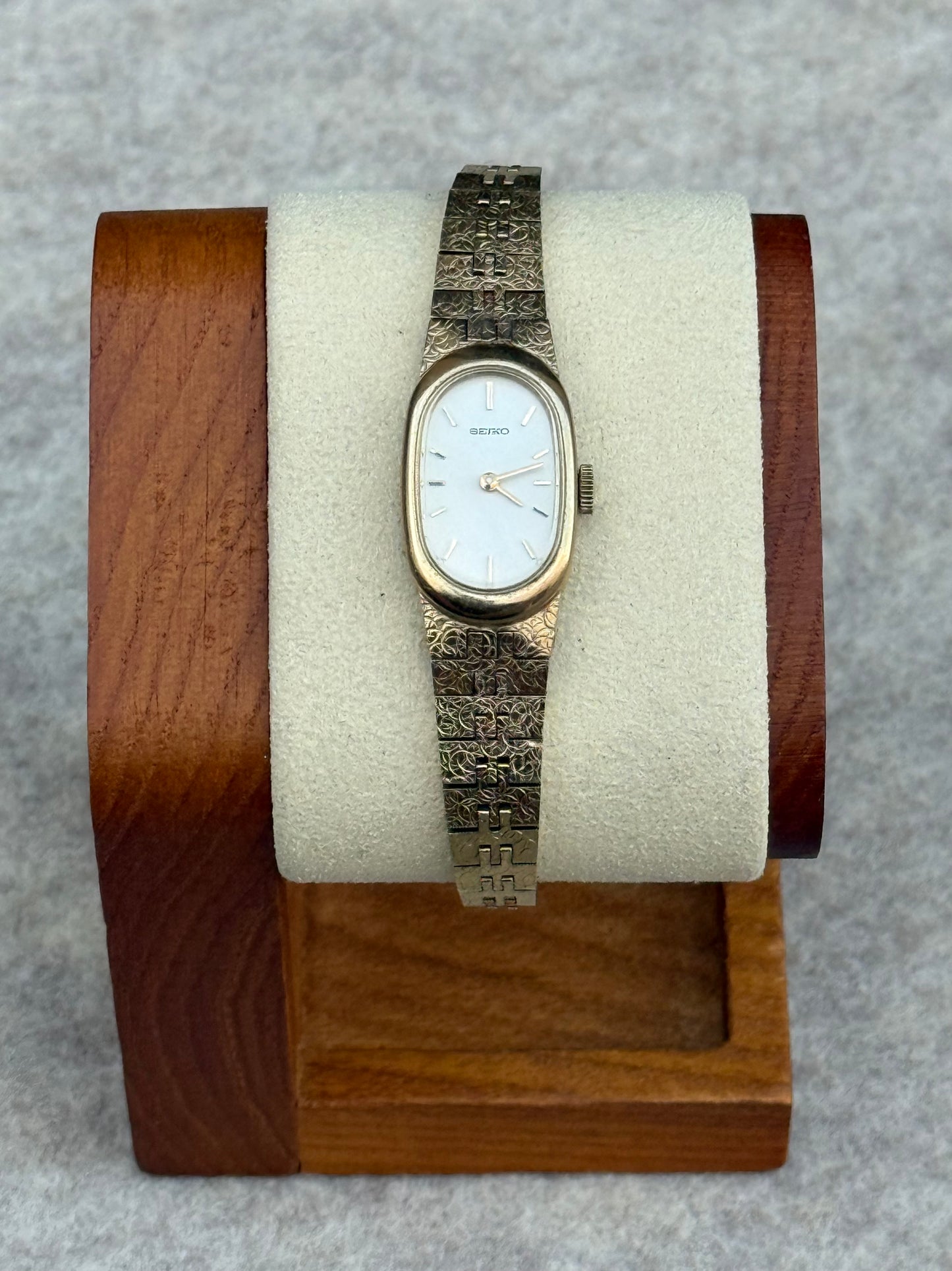 Seiko Ladies’ Oval Dress Watch (June 1976)