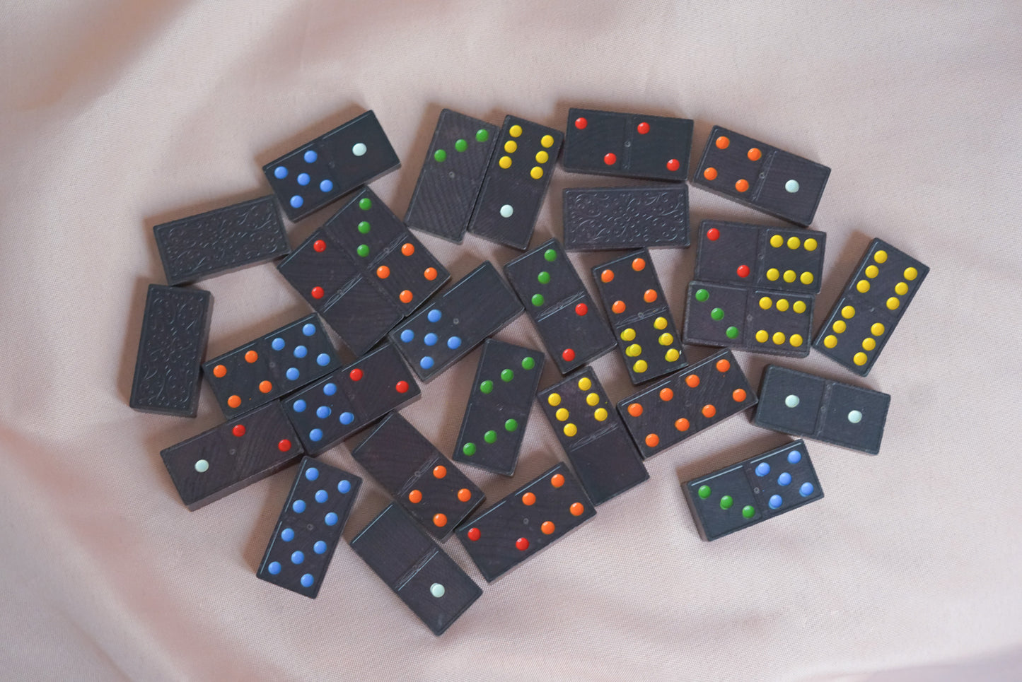 Halsam - Colored Dot Double Six Dominoes Set