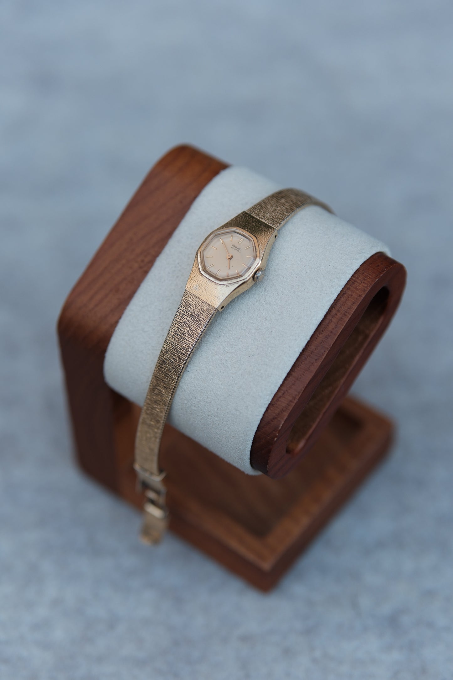 Seiko Quartz Gold-Tone Octagon – Champagne Dial | July 1985