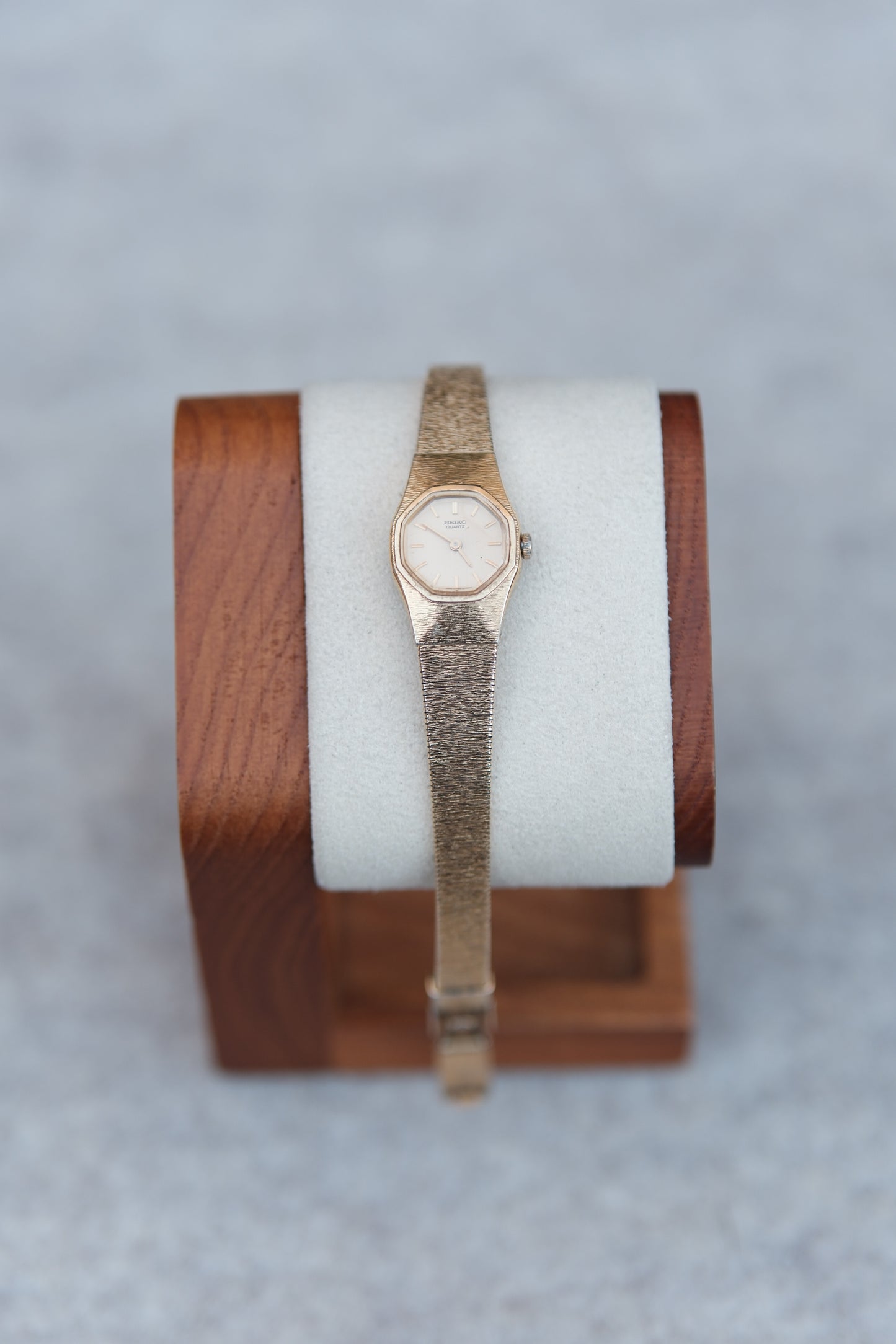 Seiko Quartz Gold-Tone Octagon – Champagne Dial | July 1985