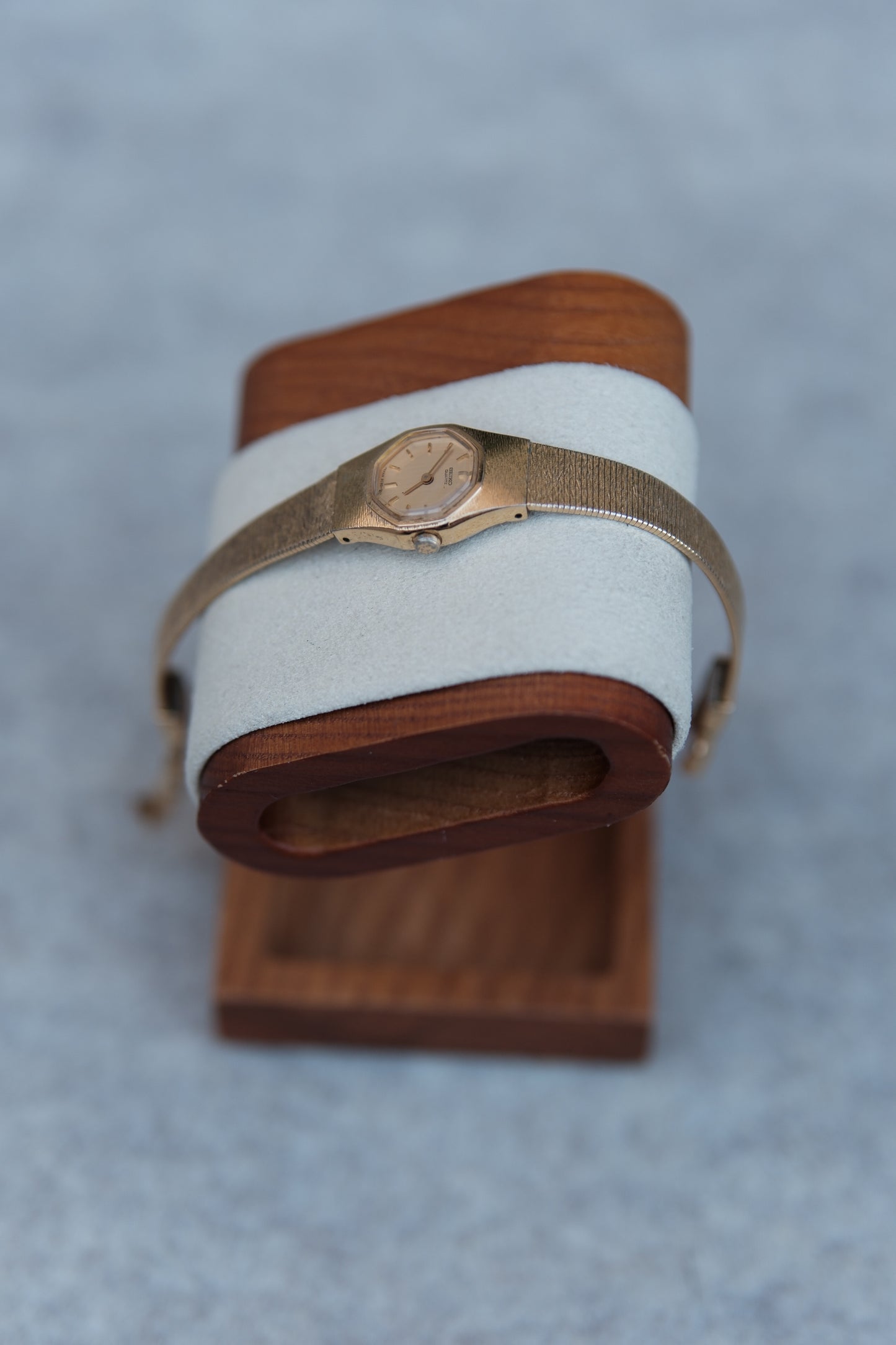 Seiko Quartz Gold-Tone Octagon – Champagne Dial | July 1985