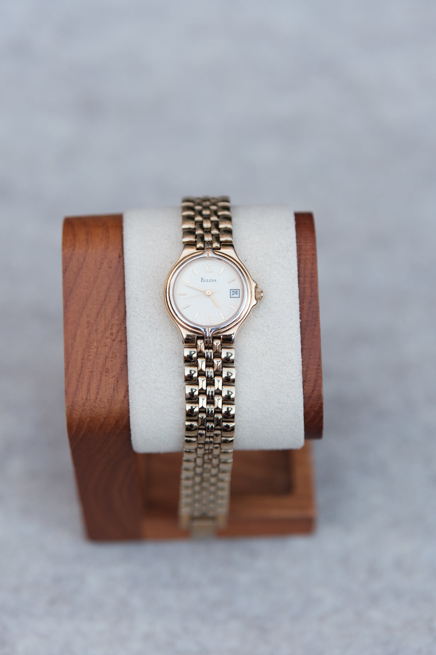 Bulova Quartz Gold-Tone Date Watch – Champagne Dial | Circa 1999