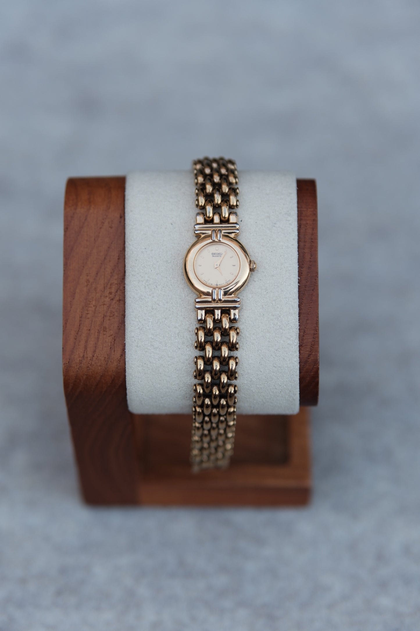 Seiko Quartz Gold-Tone Oval – Champagne Dial | June 1991