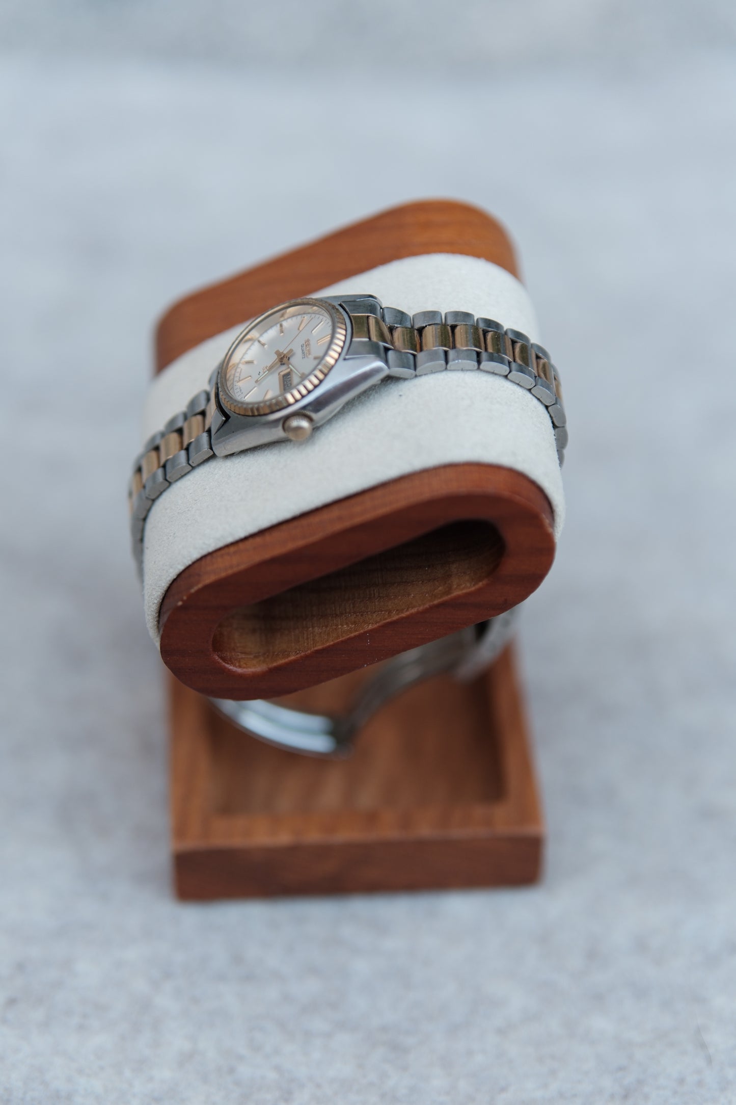 Seiko Quartz Two-Tone Day-Date – Silver Dial | January 1981