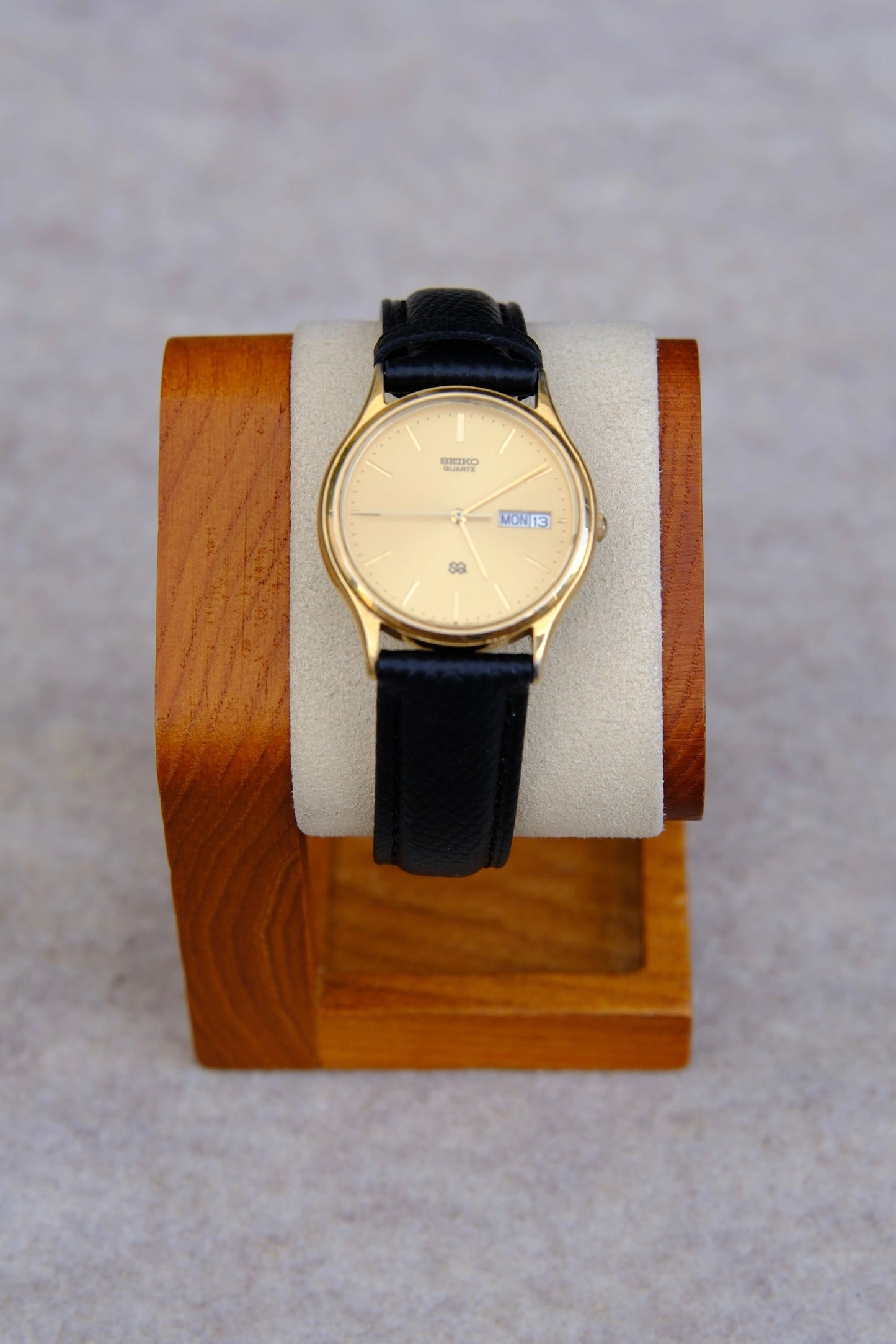 Mid-1980s Seiko Quartz Dress Watch | Champagne Gold Dial | Day-Date | 33mm
