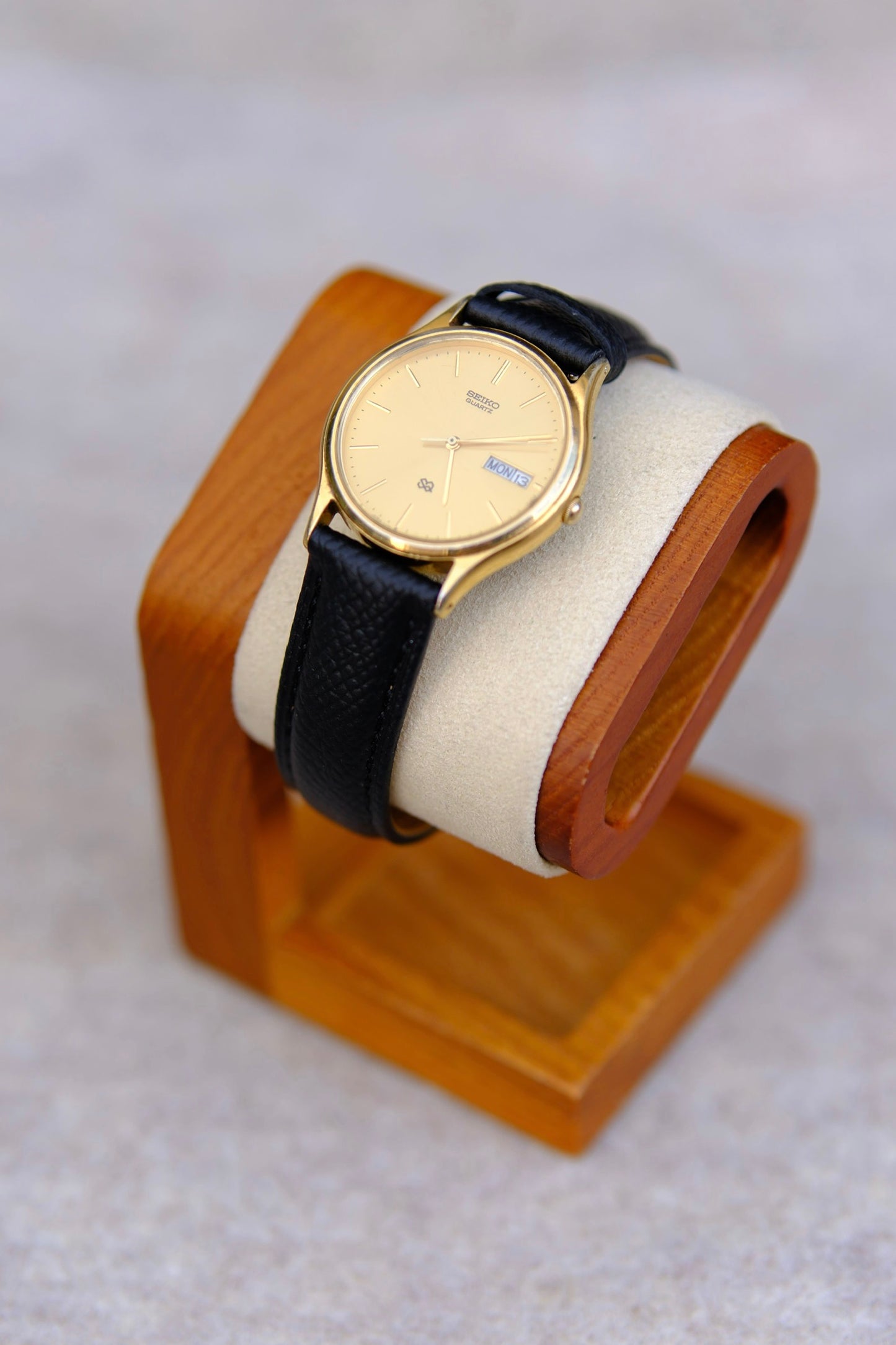 Mid-1980s Seiko Quartz Dress Watch | Champagne Gold Dial | Day-Date | 33mm