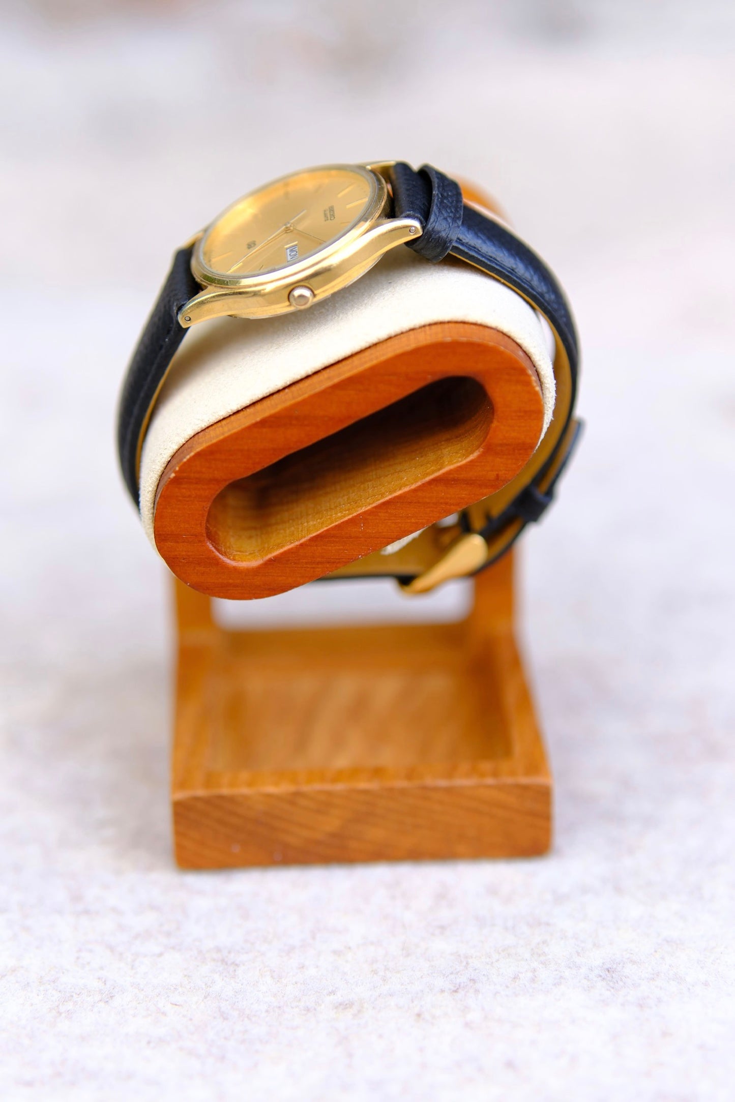Mid-1980s Seiko Quartz Dress Watch | Champagne Gold Dial | Day-Date | 33mm