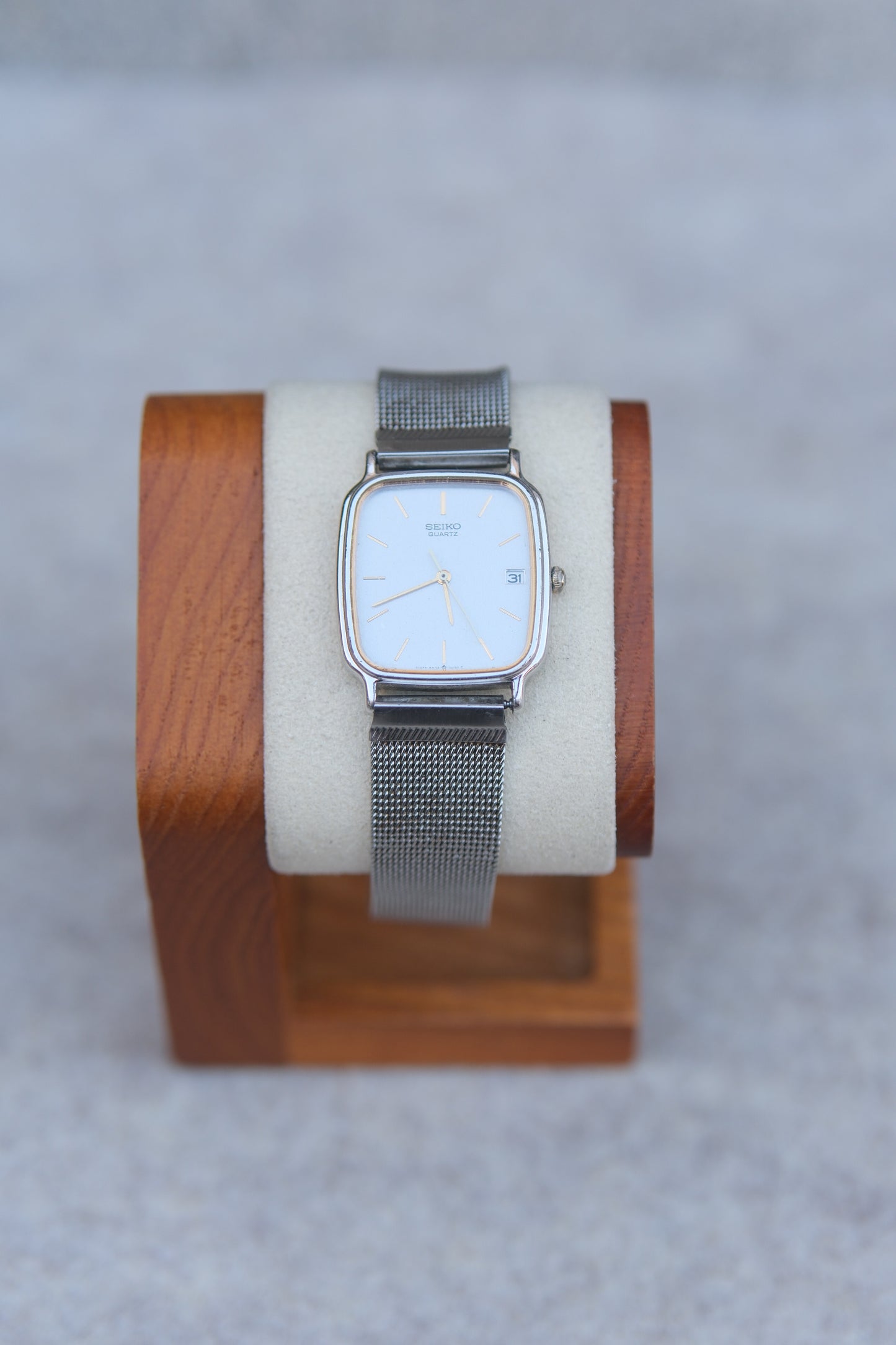 June 1986 Seiko Quartz Dress Watch | Silver Champagne Dial | Cushion Case | Date | Mesh Bracelet | 29mm