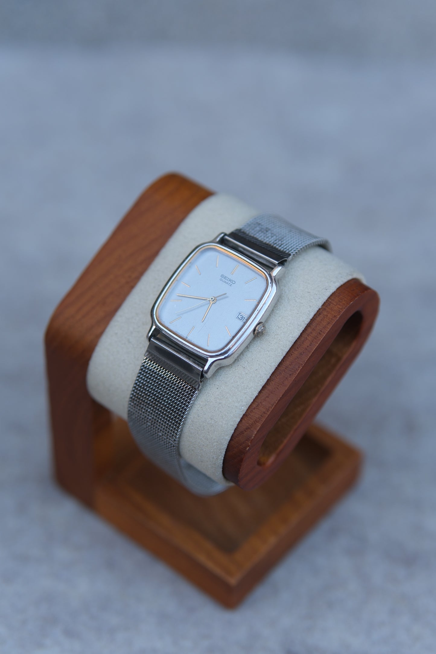 June 1986 Seiko Quartz Dress Watch | Silver Champagne Dial | Cushion Case | Date | Mesh Bracelet | 29mm