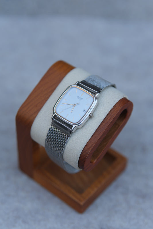 June 1986 Seiko Quartz Dress Watch | Silver Champagne Dial | Cushion Case | Date | Mesh Bracelet | 29mm