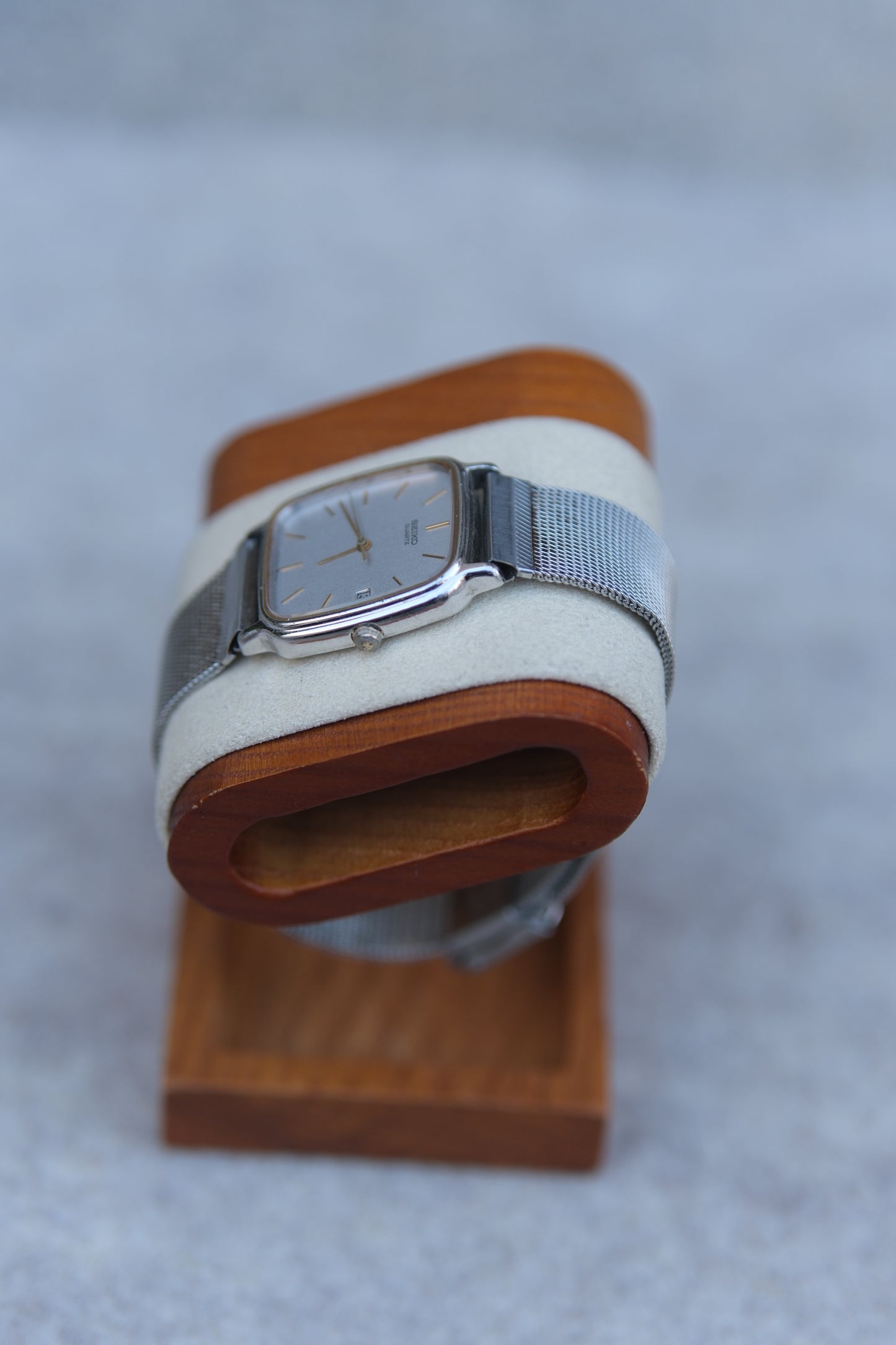 June 1986 Seiko Quartz Dress Watch | Silver Champagne Dial | Cushion Case | Date | Mesh Bracelet | 29mm