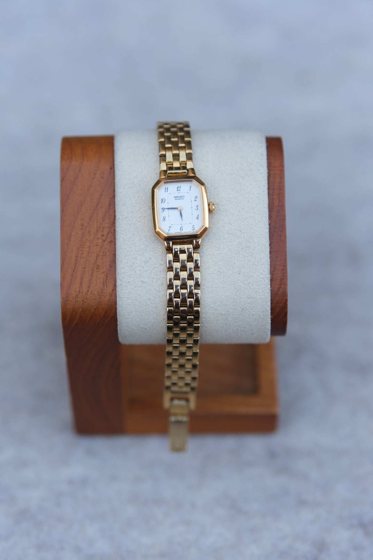 September 1997 Seiko Quartz Ladies Dress Watch | White Dial | Arabic Numerals | Gold Tone | 17mm