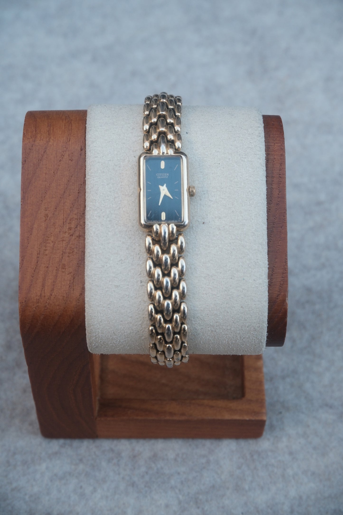 Vintage 1980s Citizen Quartz Gold-Tone Rectangular Watch | Black Dial | Ladies | Mesh Bracelet