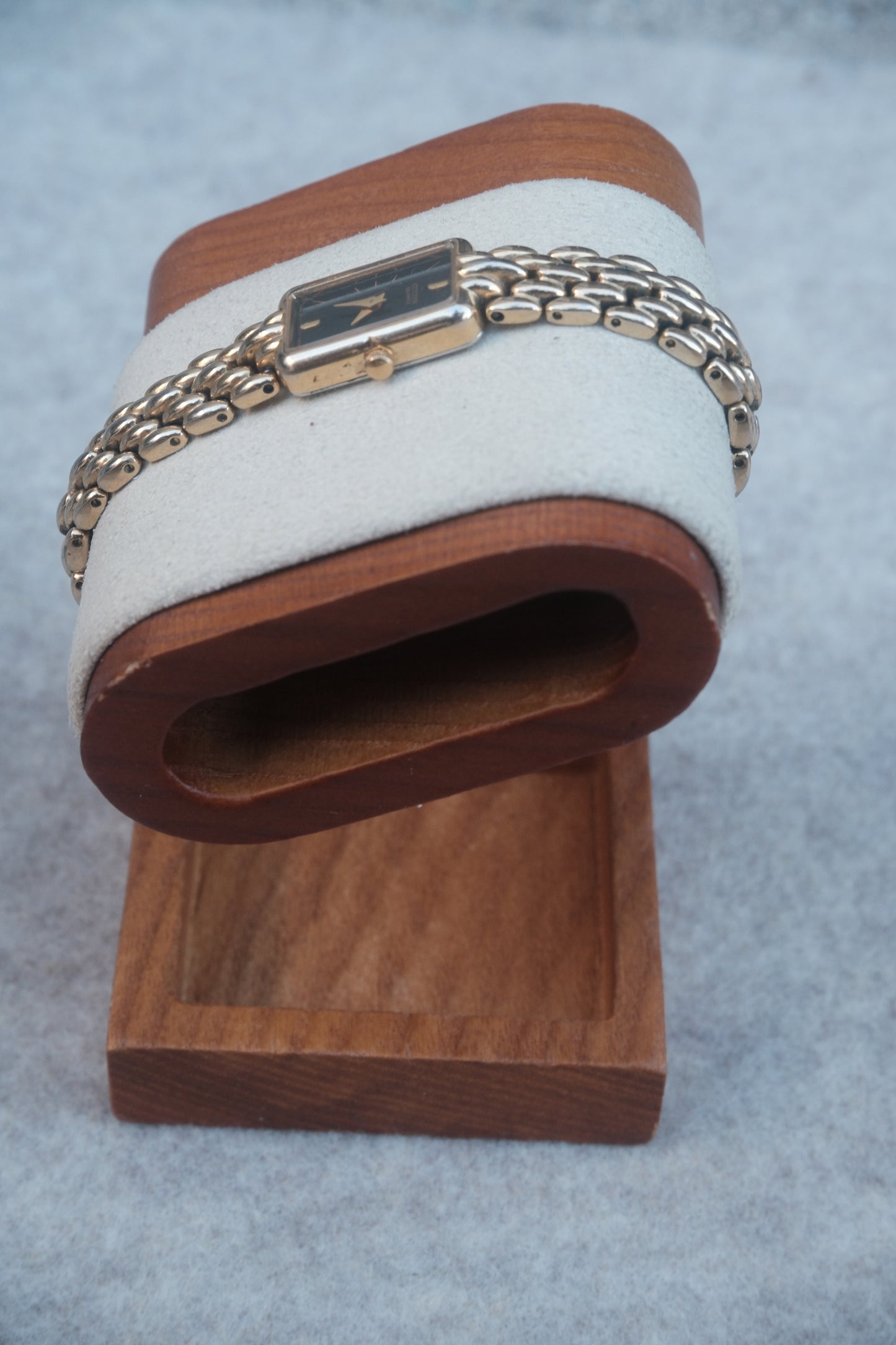 Vintage 1980s Citizen Quartz Gold-Tone Rectangular Watch | Black Dial | Ladies | Mesh Bracelet