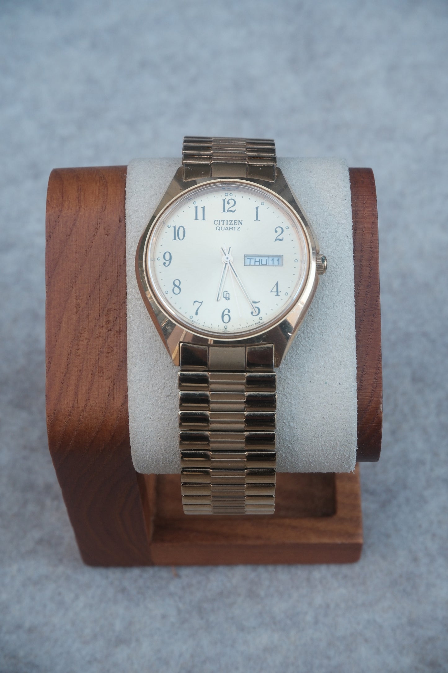 Vintage 1990s Citizen Quartz Gold Watch | Arabic Numeral Dial | Day/Date Window | Gold Bracelet