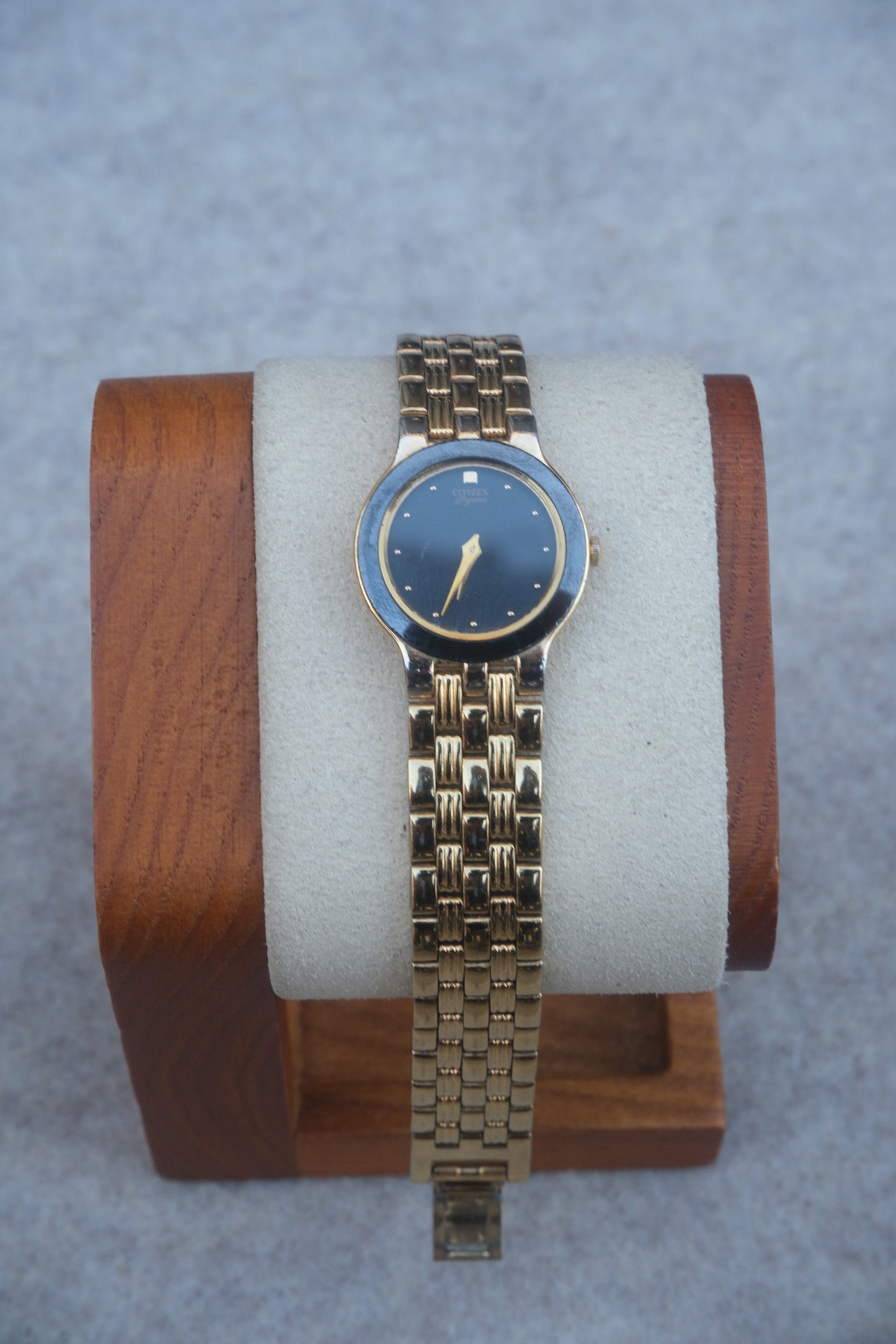 Vintage Citizen Elegance Two-Tone Watch | Black Dial Round Case