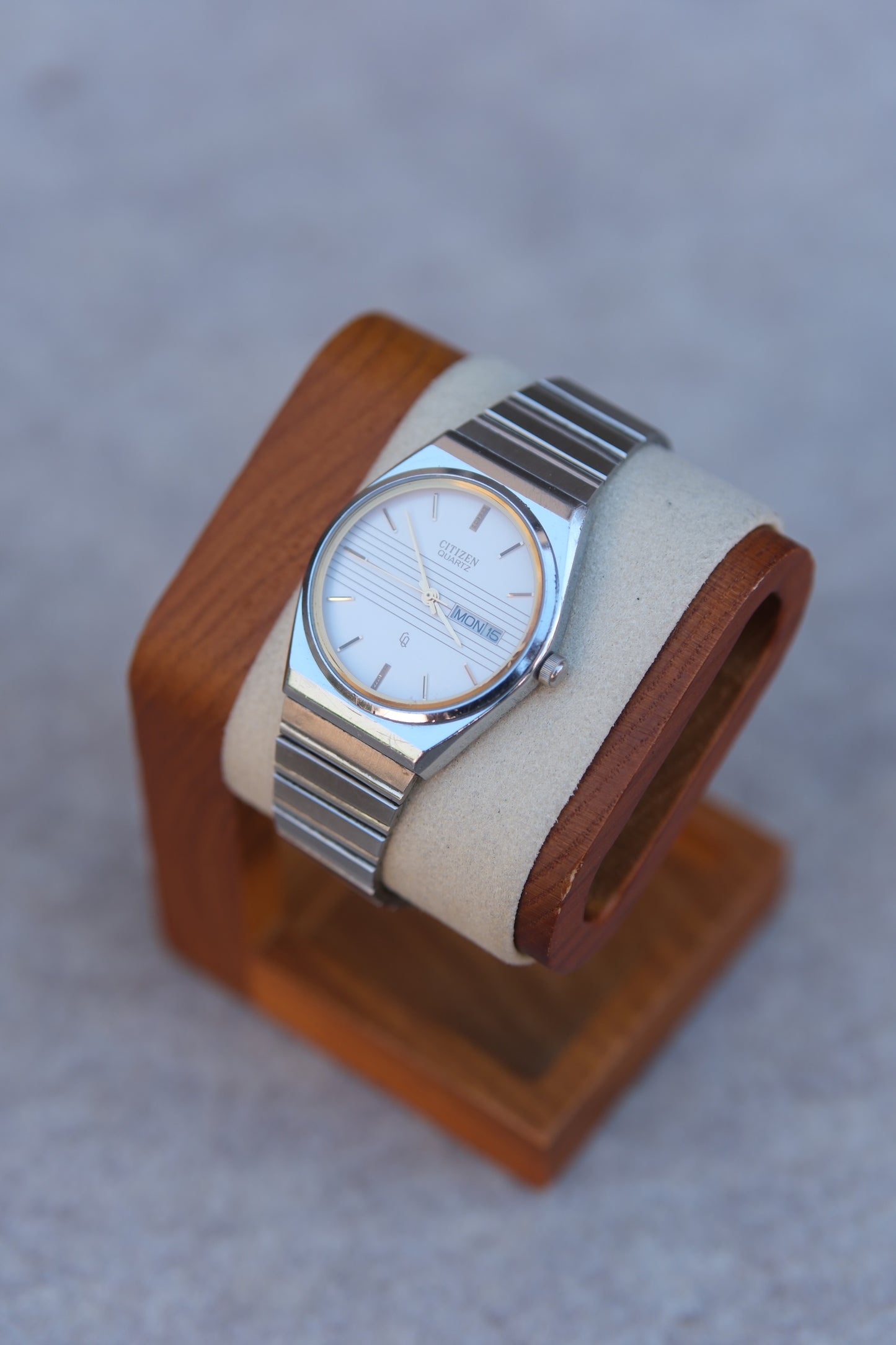 Vintage Circa 1980 Citizen Quartz Two-Tone Watch | White Pinstripe Dial | Gold Bezel | Day/Date Window | Silver Bracelet