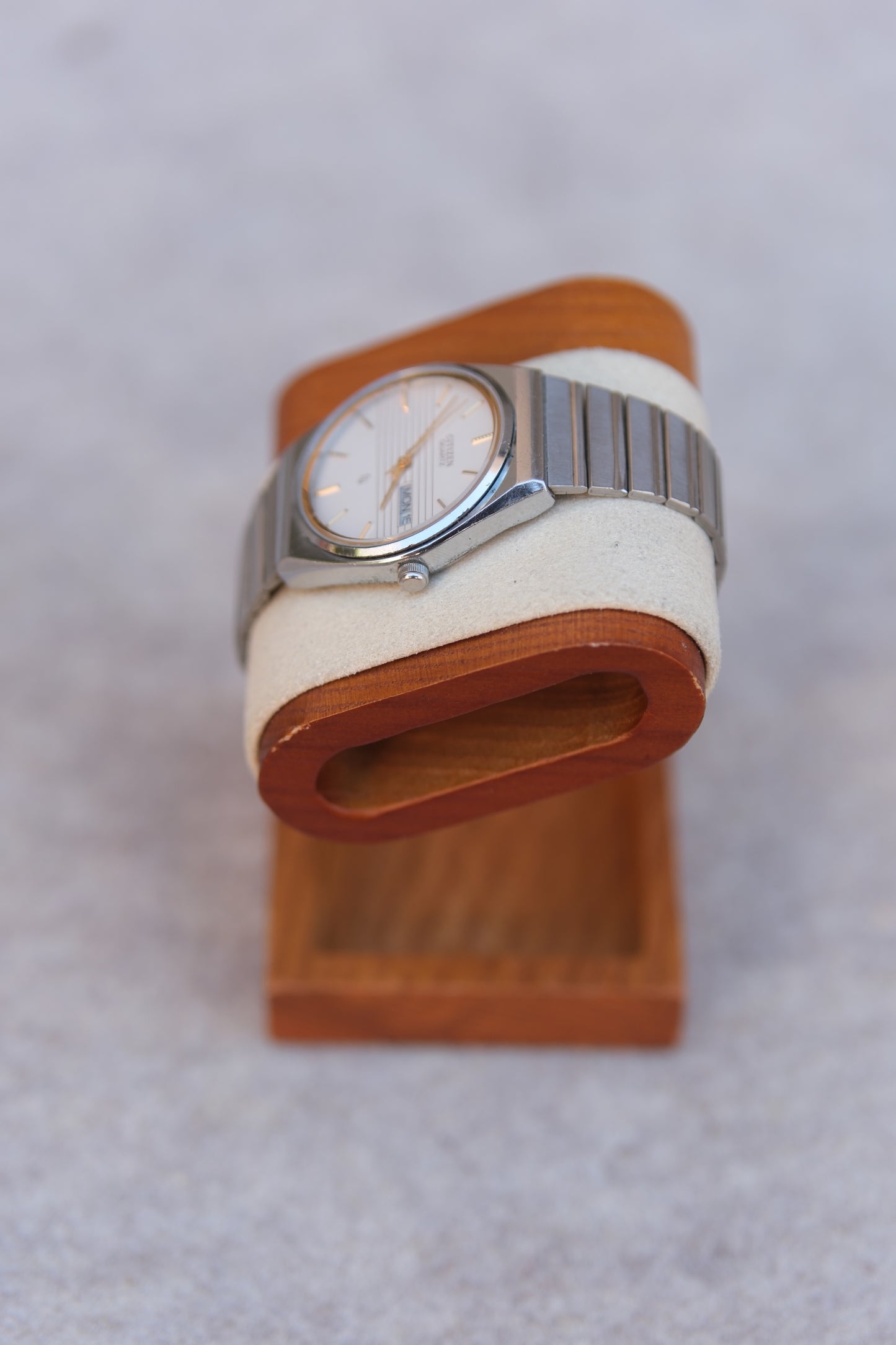 Vintage Circa 1980 Citizen Quartz Two-Tone Watch | White Pinstripe Dial | Gold Bezel | Day/Date Window | Silver Bracelet