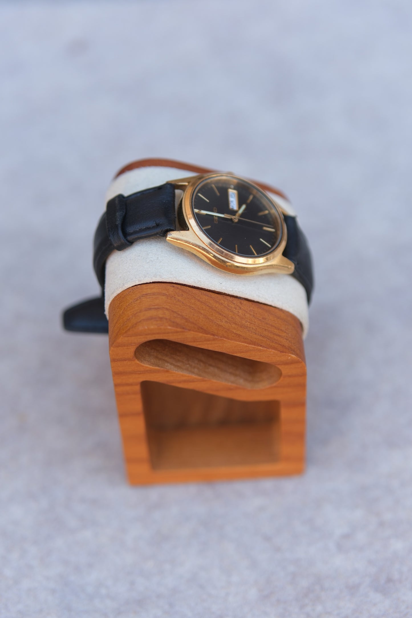 Vintage May 1993 Seiko Quartz Watch | Gold Case | Black Dial | Day/Date Window | New Black Leather Strap