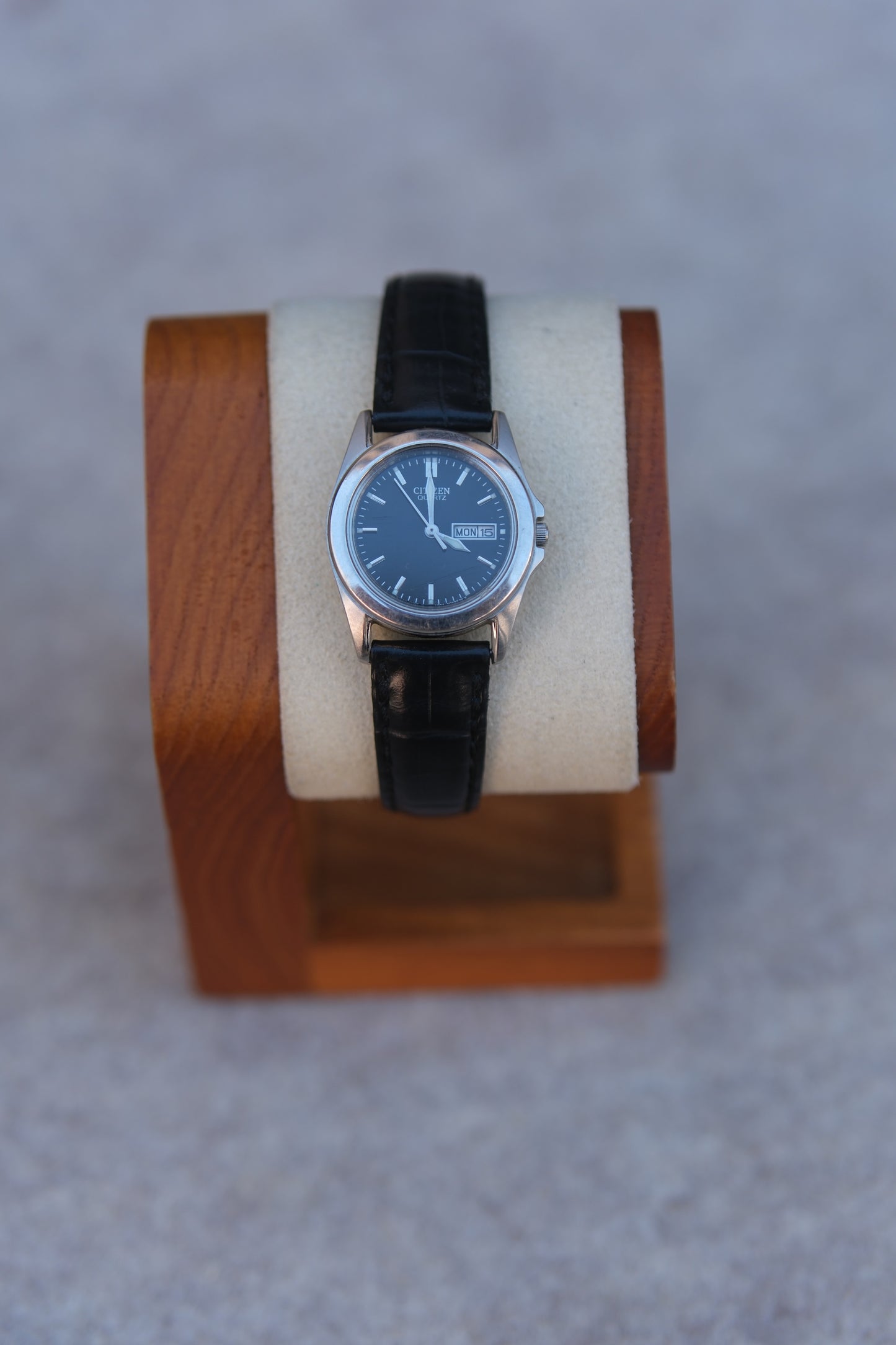 Vintage 1990s Citizen Quartz Ladies Watch | Silver Case | Black Dial | Day/Date Window | Black Leather Strap