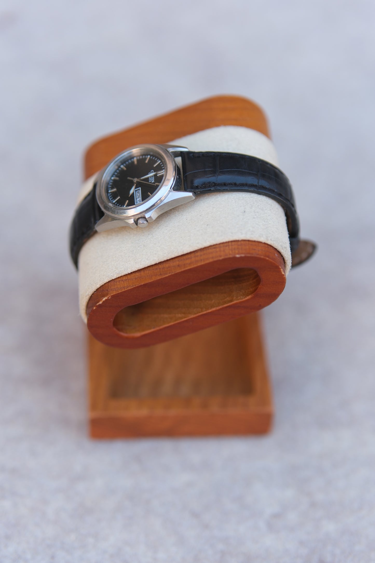 Vintage 1990s Citizen Quartz Ladies Watch | Silver Case | Black Dial | Day/Date Window | Black Leather Strap