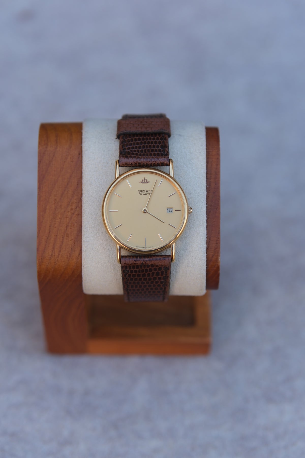 Vintage August 1992 Seiko Quartz Gold Dial Watch | Crest Emblem | Lizard-Embossed Strap | Date