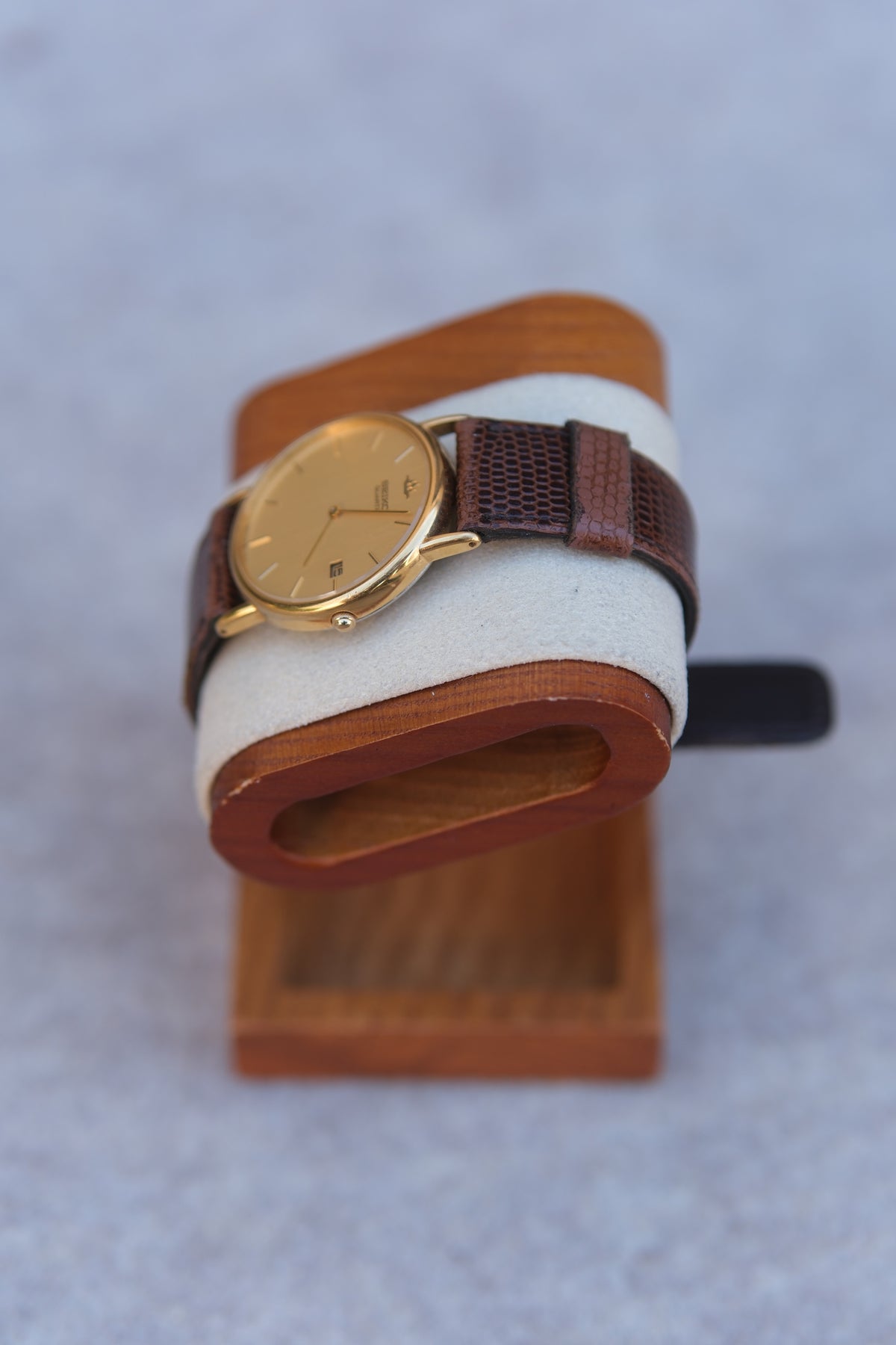 Vintage August 1992 Seiko Quartz Gold Dial Watch | Crest Emblem | Lizard-Embossed Strap | Date
