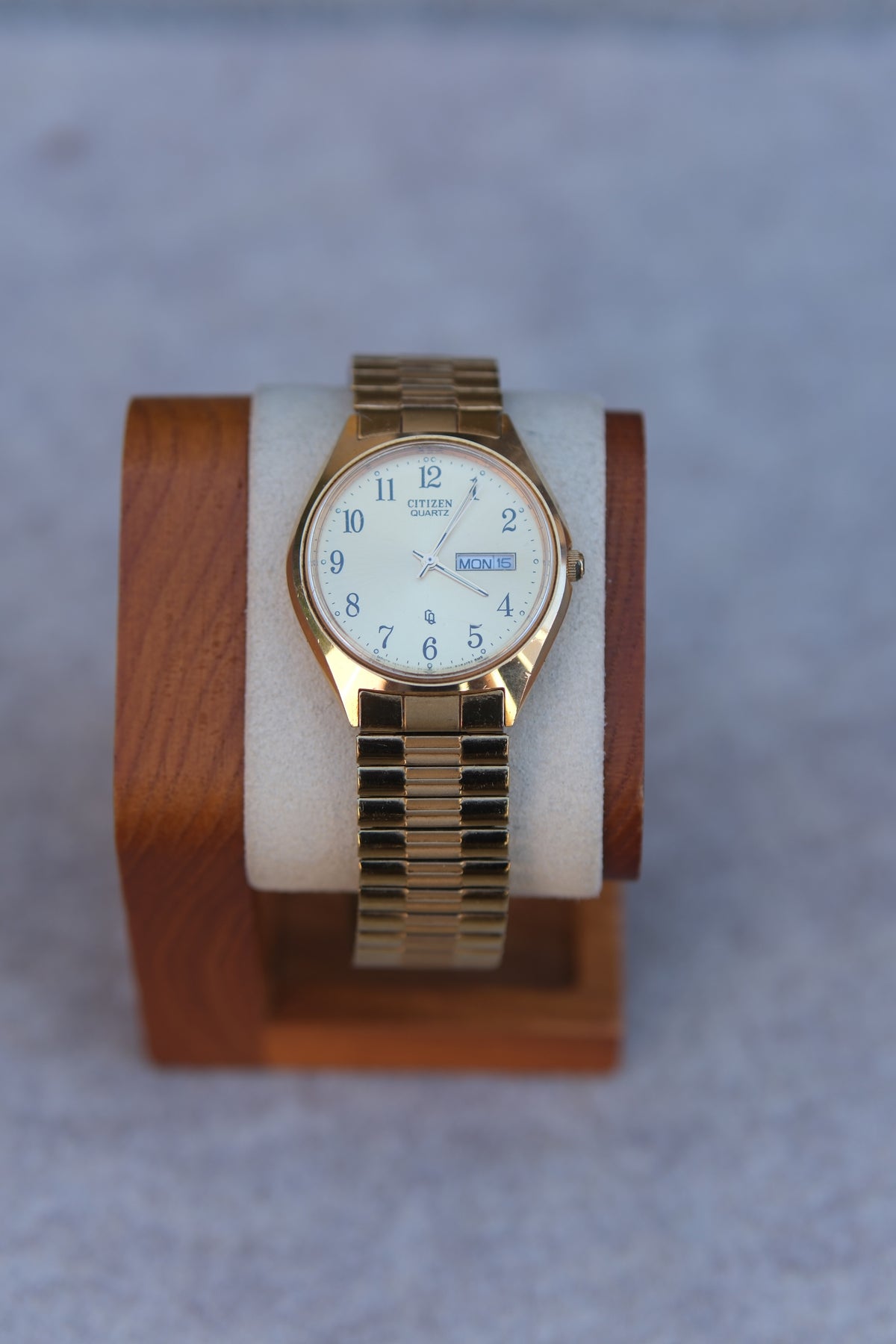 Vintage 1990s Citizen Quartz Gold Watch | Arabic Numeral Dial | Day/Date Window | Gold Bracelet