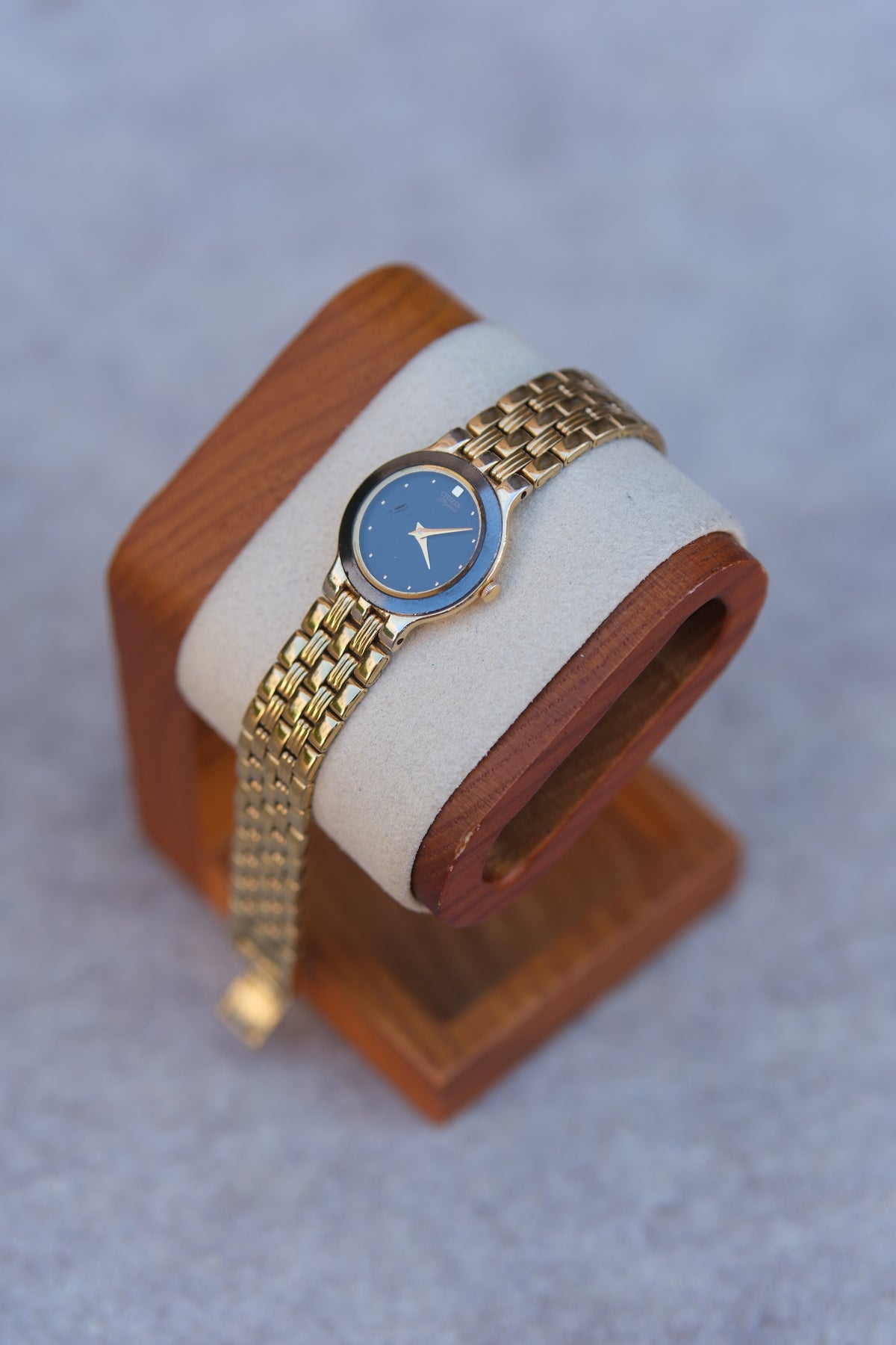 Vintage Citizen Elegance Two-Tone Watch | Black Dial Round Case