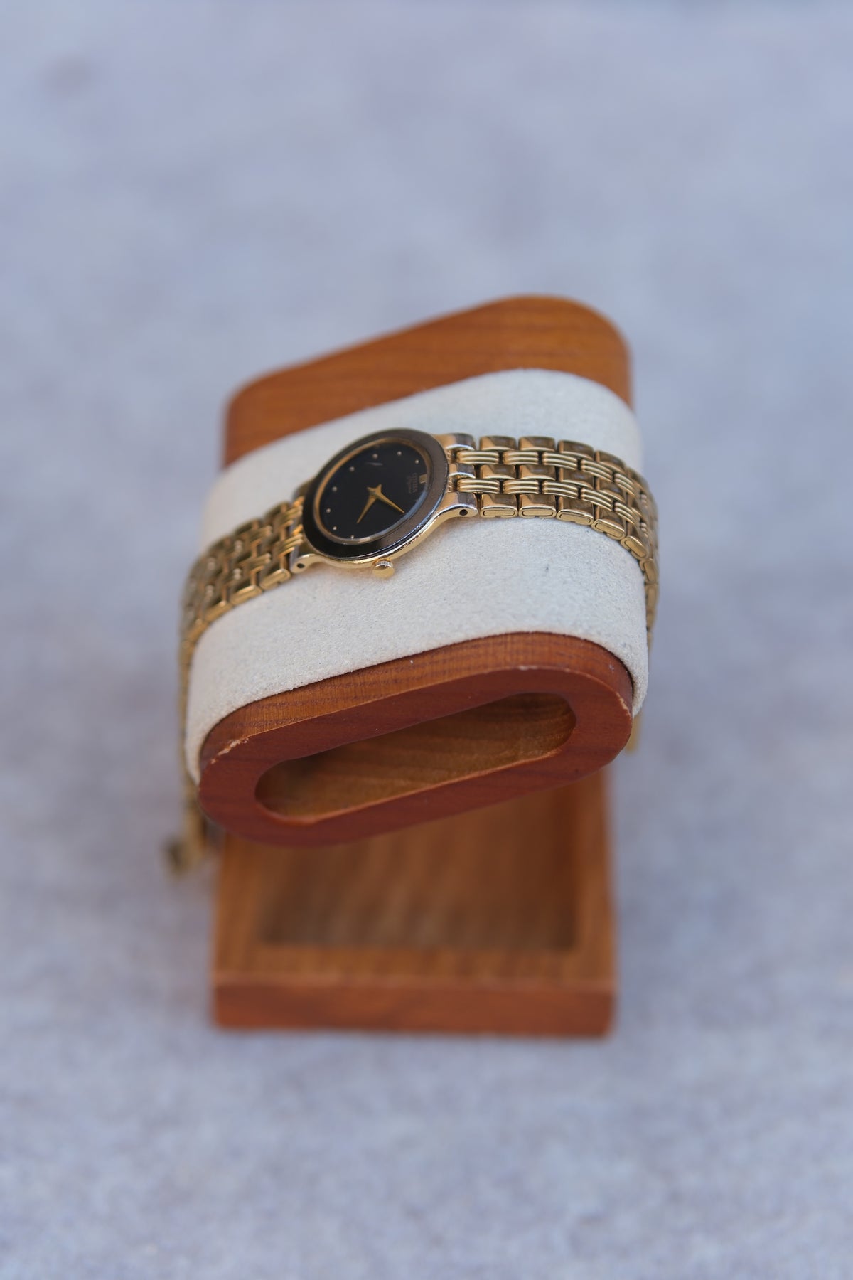 Vintage Citizen Elegance Two-Tone Watch | Black Dial Round Case