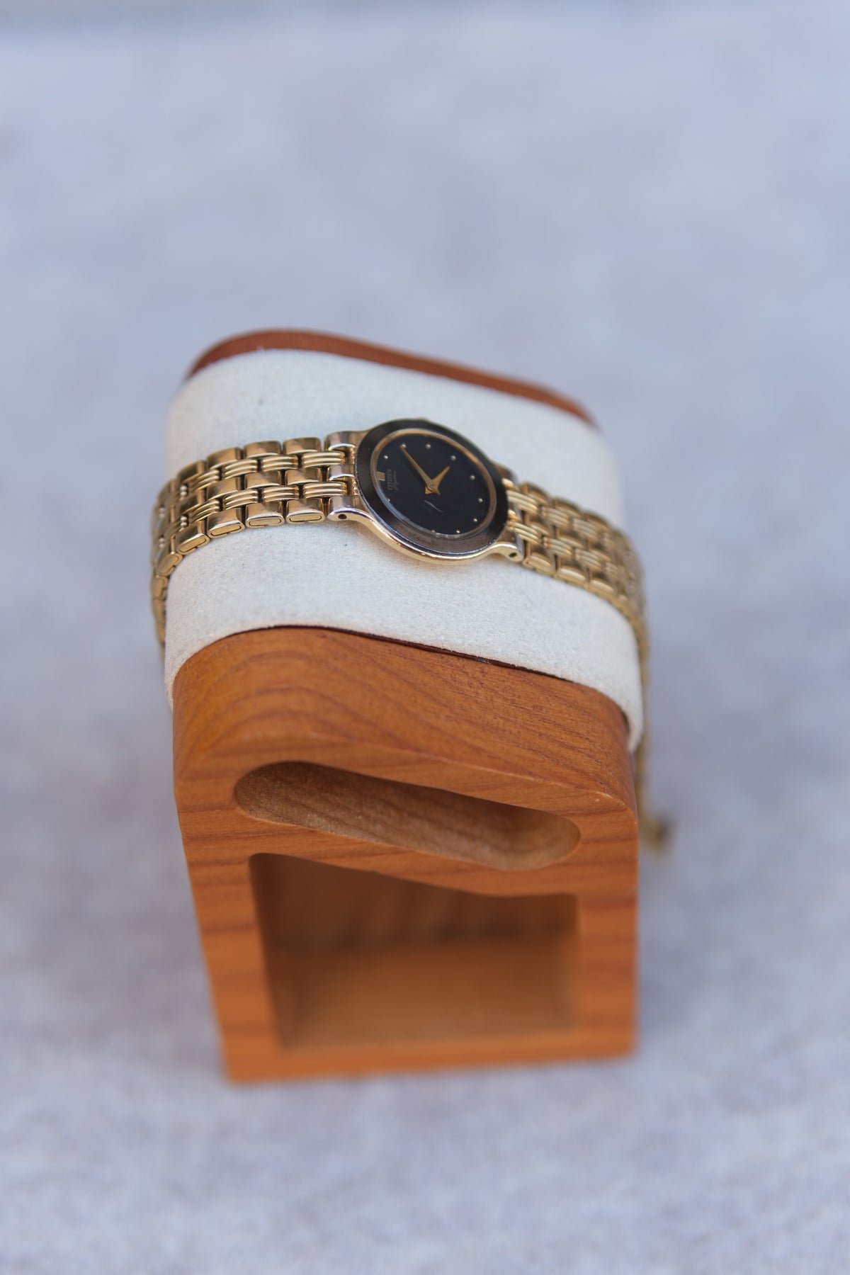 Vintage Citizen Elegance Two-Tone Watch | Black Dial Round Case