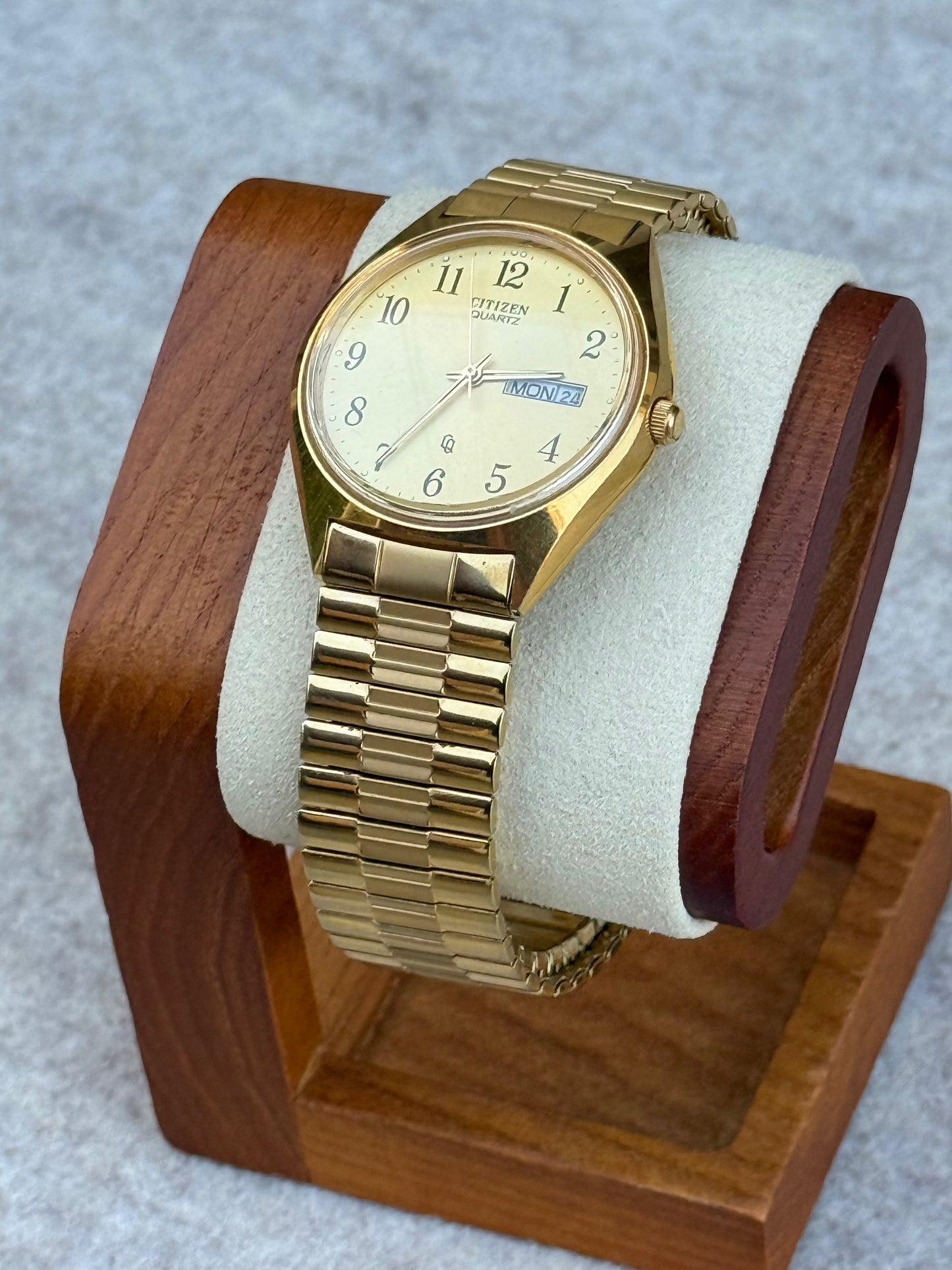 1992 Citizen Quartz Day-Date — Gold Champagne Dial