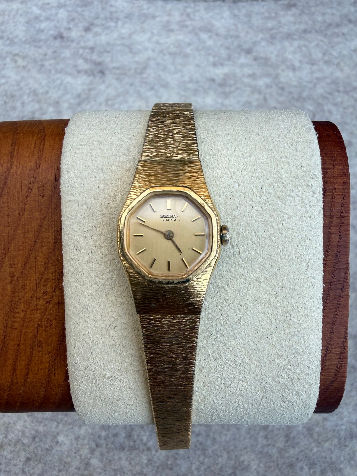 Seiko Quartz Gold-Tone Octagon – Champagne Dial | July 1985
