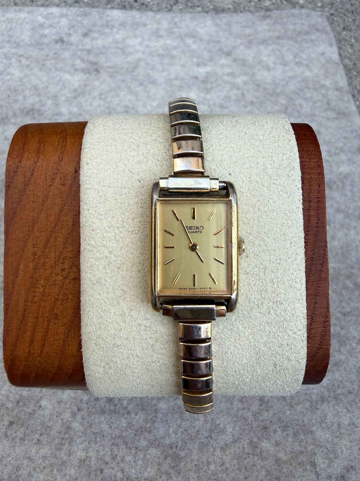 Seiko Quartz Gold-Plated Tank – Champagne Dial | April 1979
