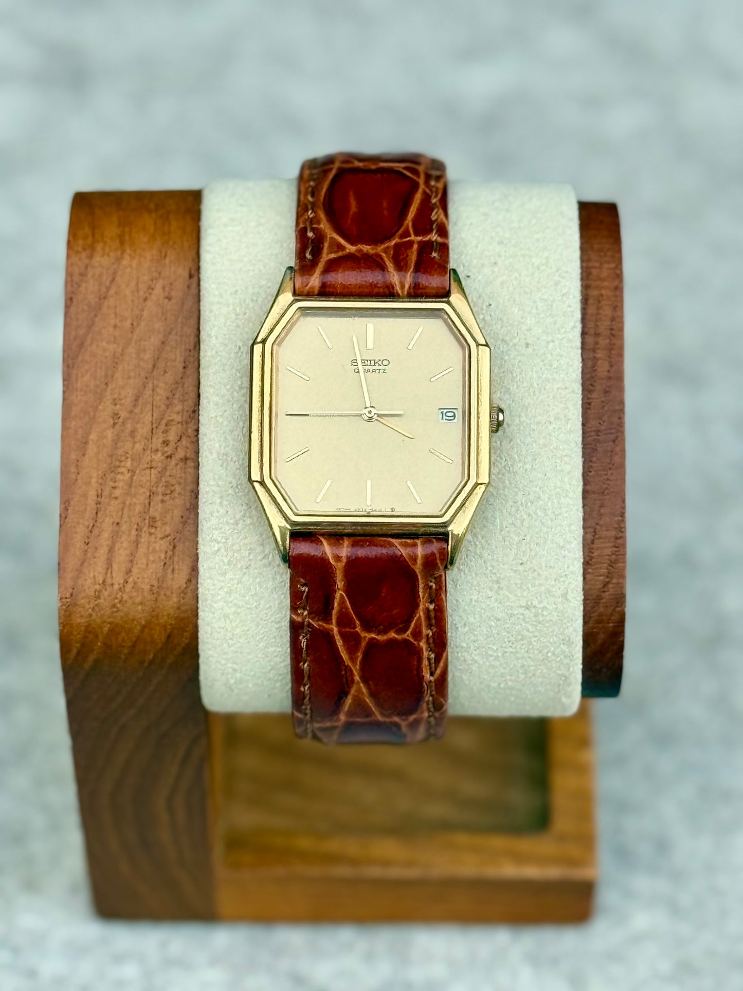 Seiko Octagonal Quartz — Champagne Dial (December 1985)
