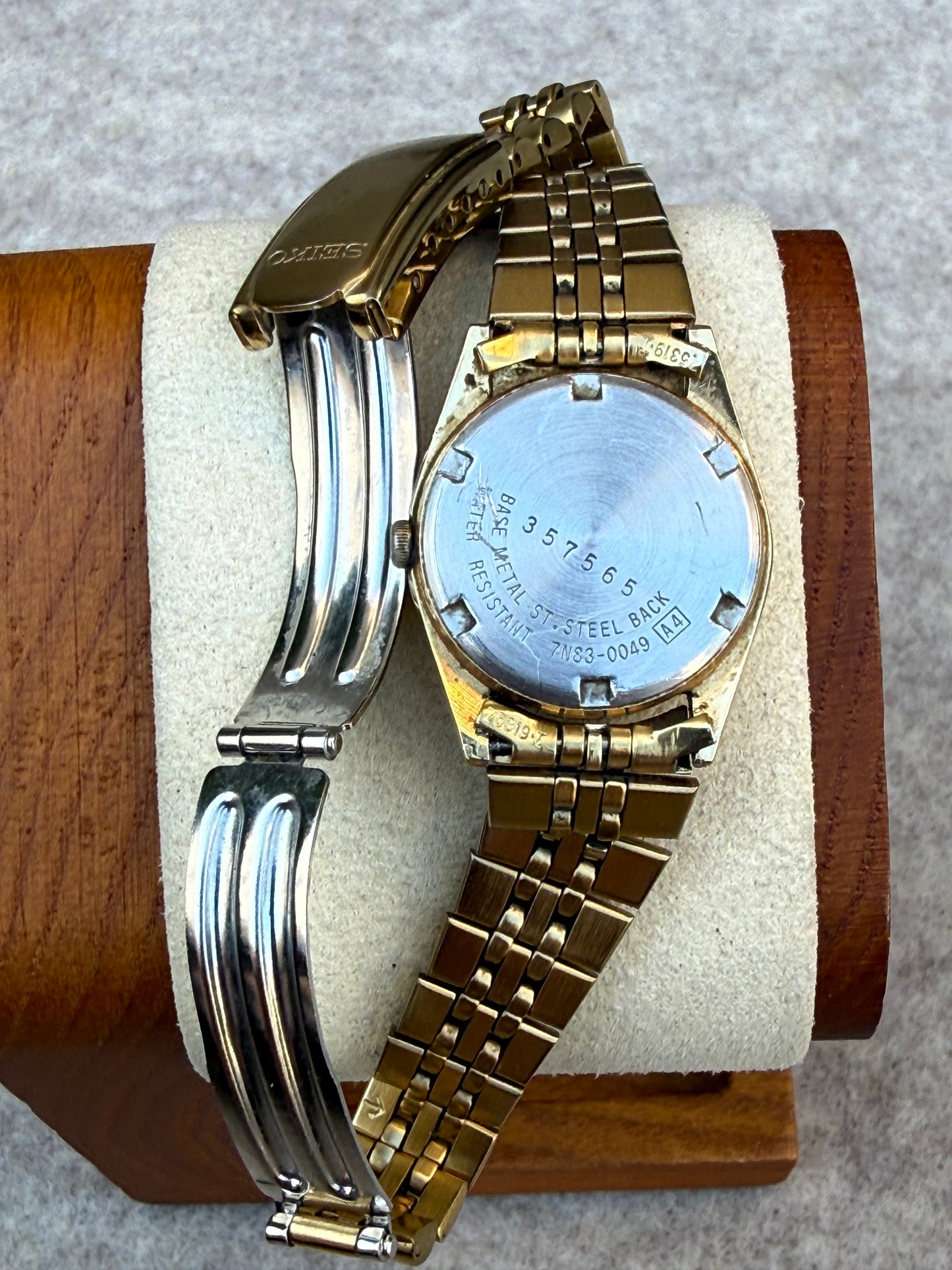 Seiko Quartz Gold-Tone Day-Date Dress Watch | May 1983