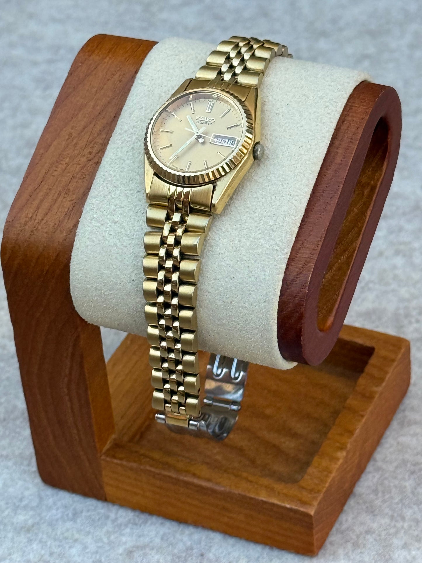 Seiko Quartz Gold-Tone Day-Date Dress Watch | May 1983